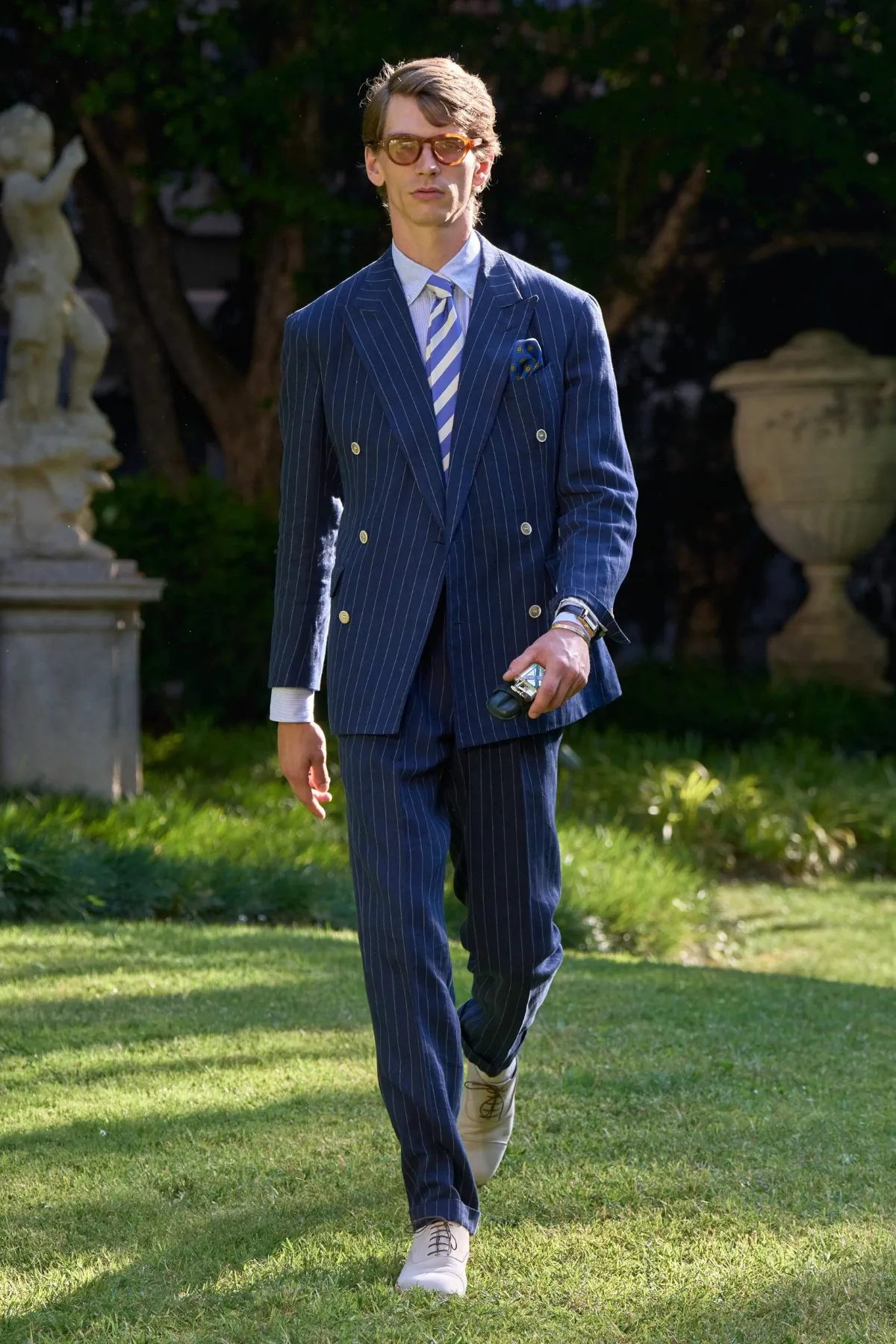 La collection Printemps 2026 de dunhill révèle une élégance aristocratique teintée de rock