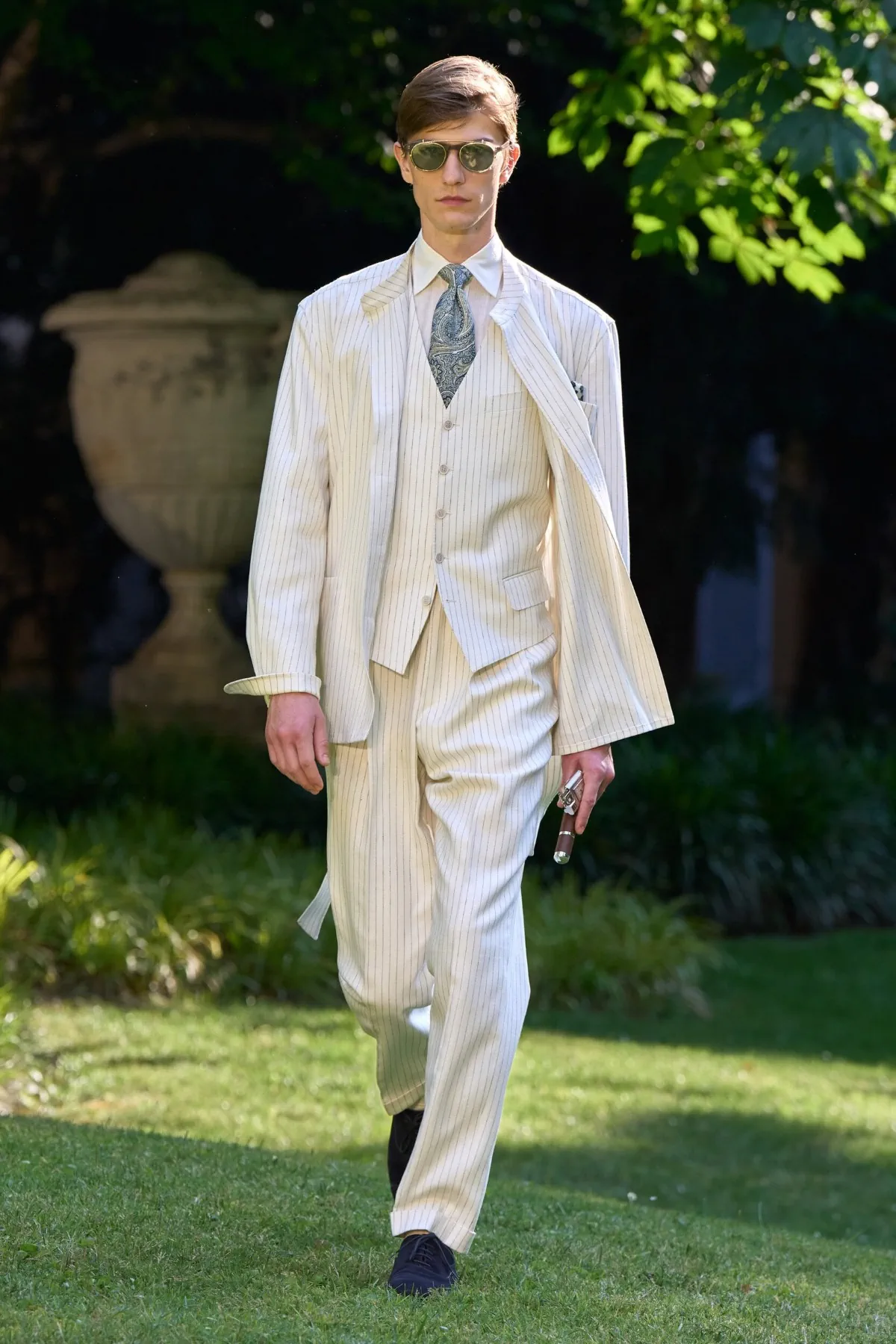 La collection Printemps 2026 de dunhill révèle une élégance aristocratique teintée de rock