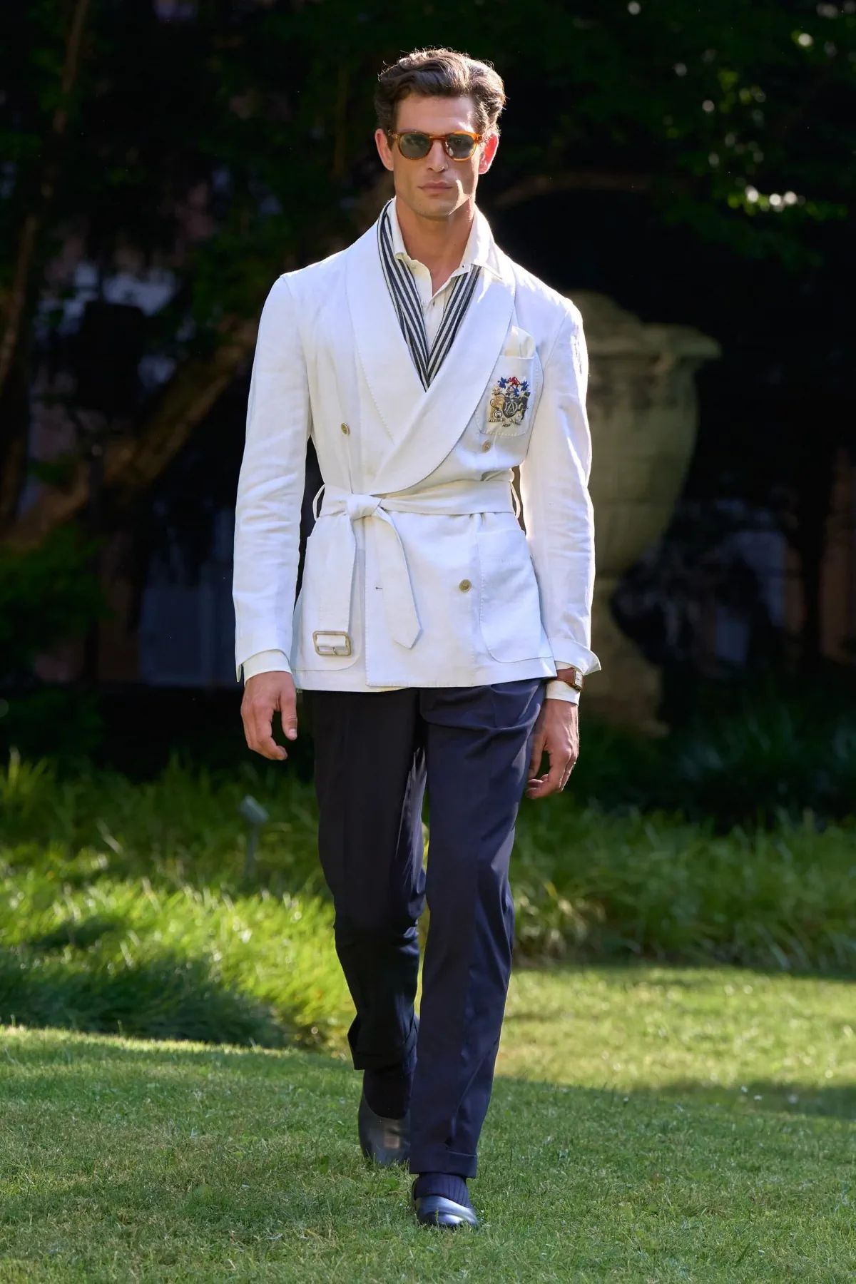 La collection Printemps 2026 de dunhill révèle une élégance aristocratique teintée de rock