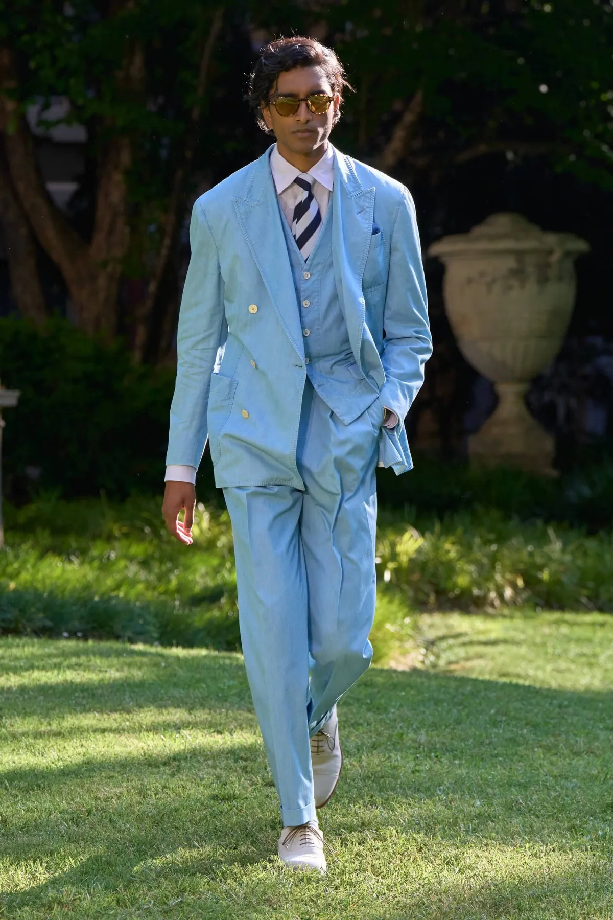 La collection Printemps 2026 de dunhill révèle une élégance aristocratique teintée de rock