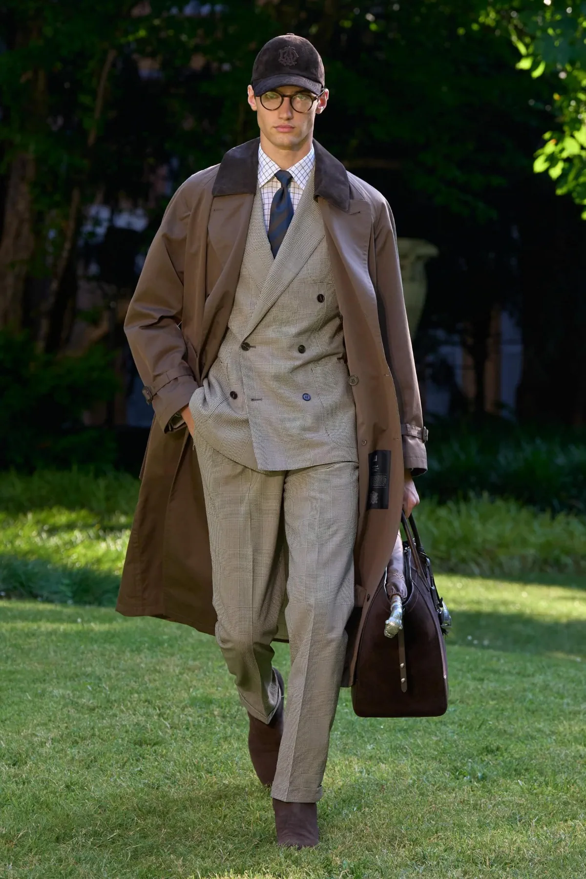 La collection Printemps 2026 de dunhill révèle une élégance aristocratique teintée de rock