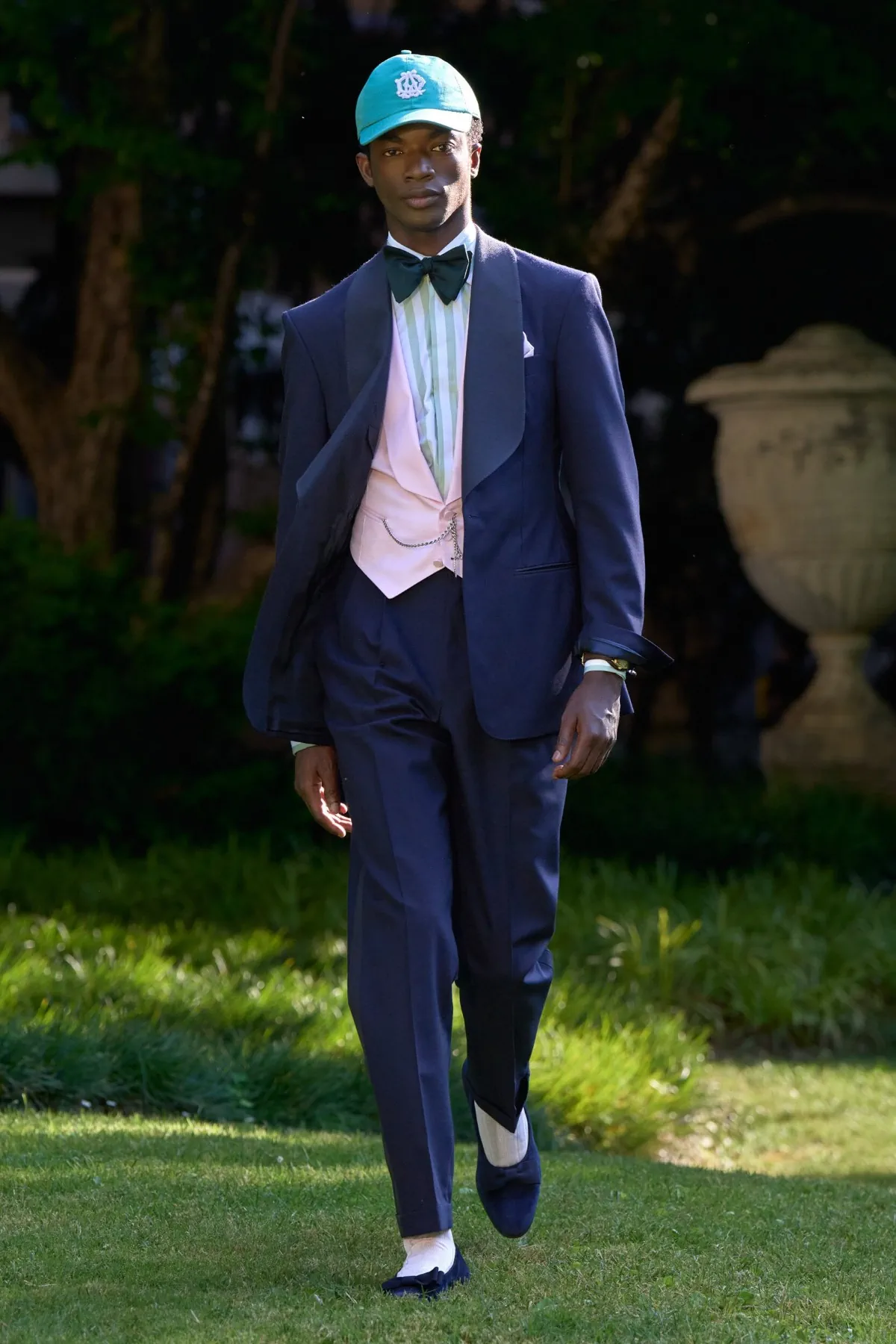 La collection Printemps 2026 de dunhill révèle une élégance aristocratique teintée de rock