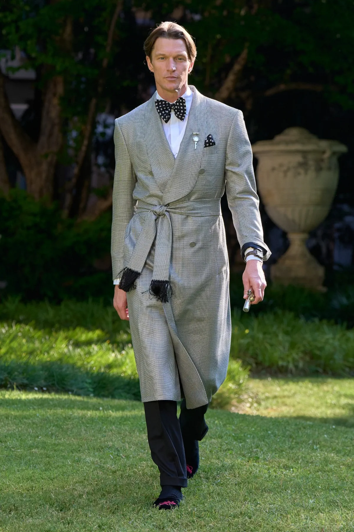 La collection Printemps 2026 de dunhill révèle une élégance aristocratique teintée de rock