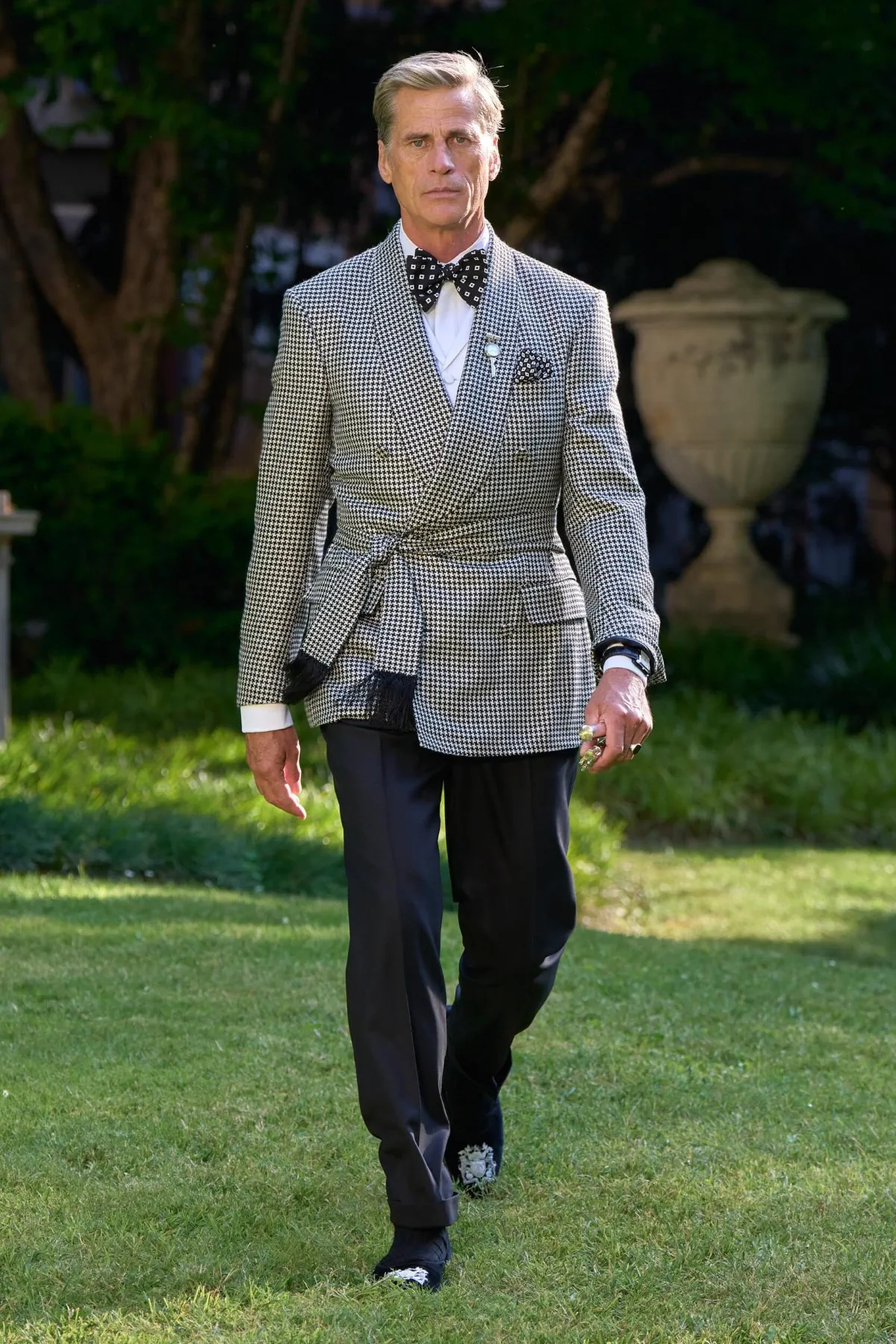 La collection Printemps 2026 de dunhill révèle une élégance aristocratique teintée de rock