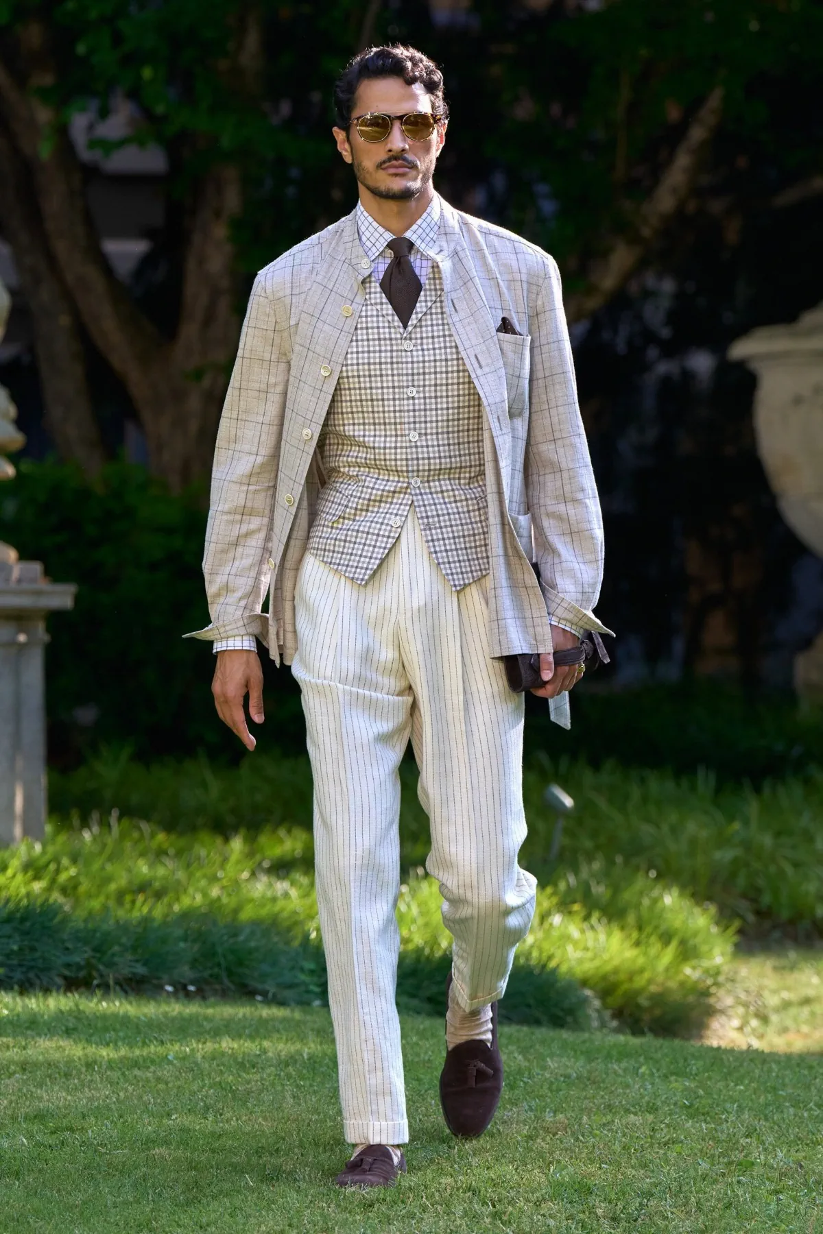 La collection Printemps 2026 de dunhill révèle une élégance aristocratique teintée de rock