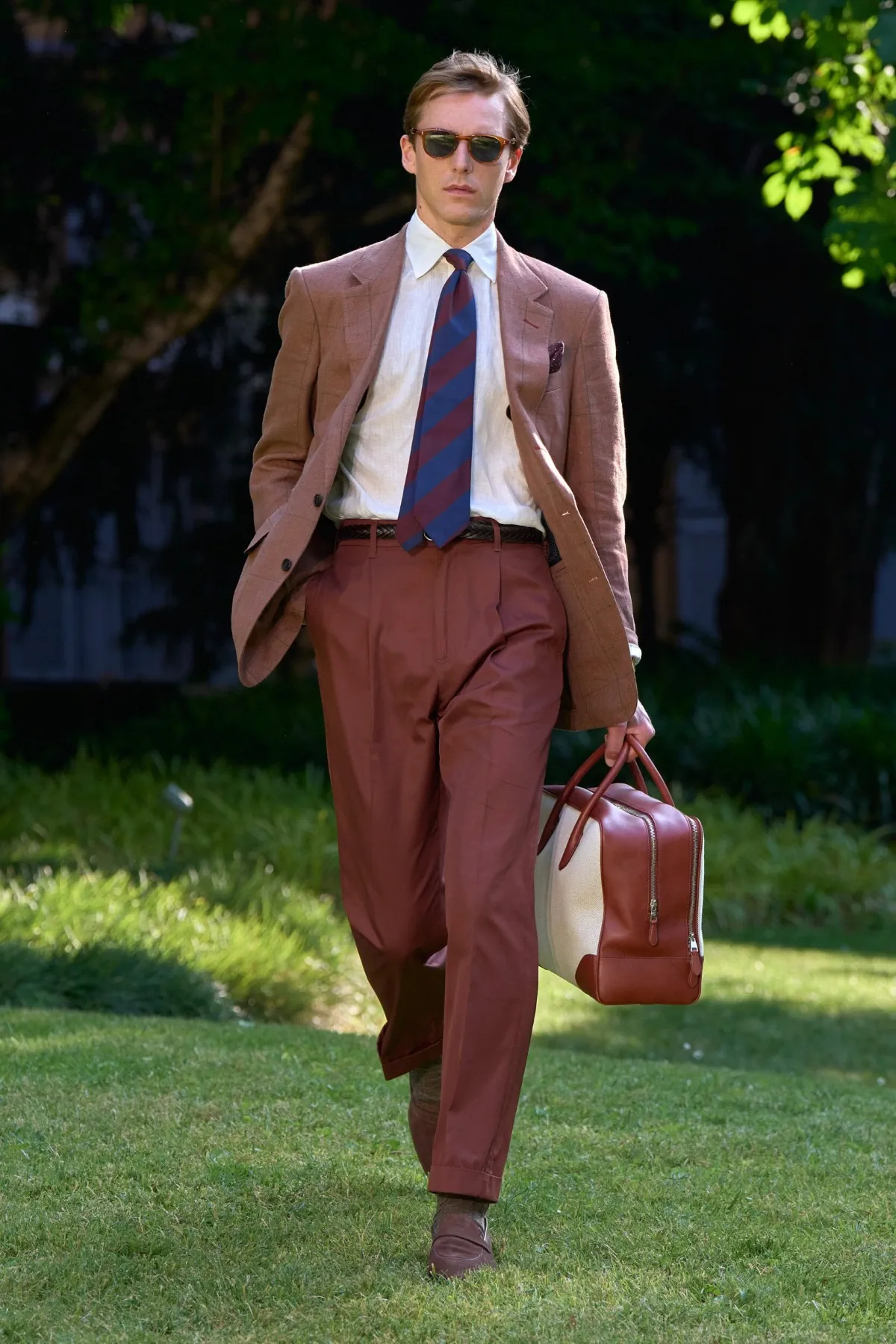 La collection Printemps 2026 de dunhill révèle une élégance aristocratique teintée de rock