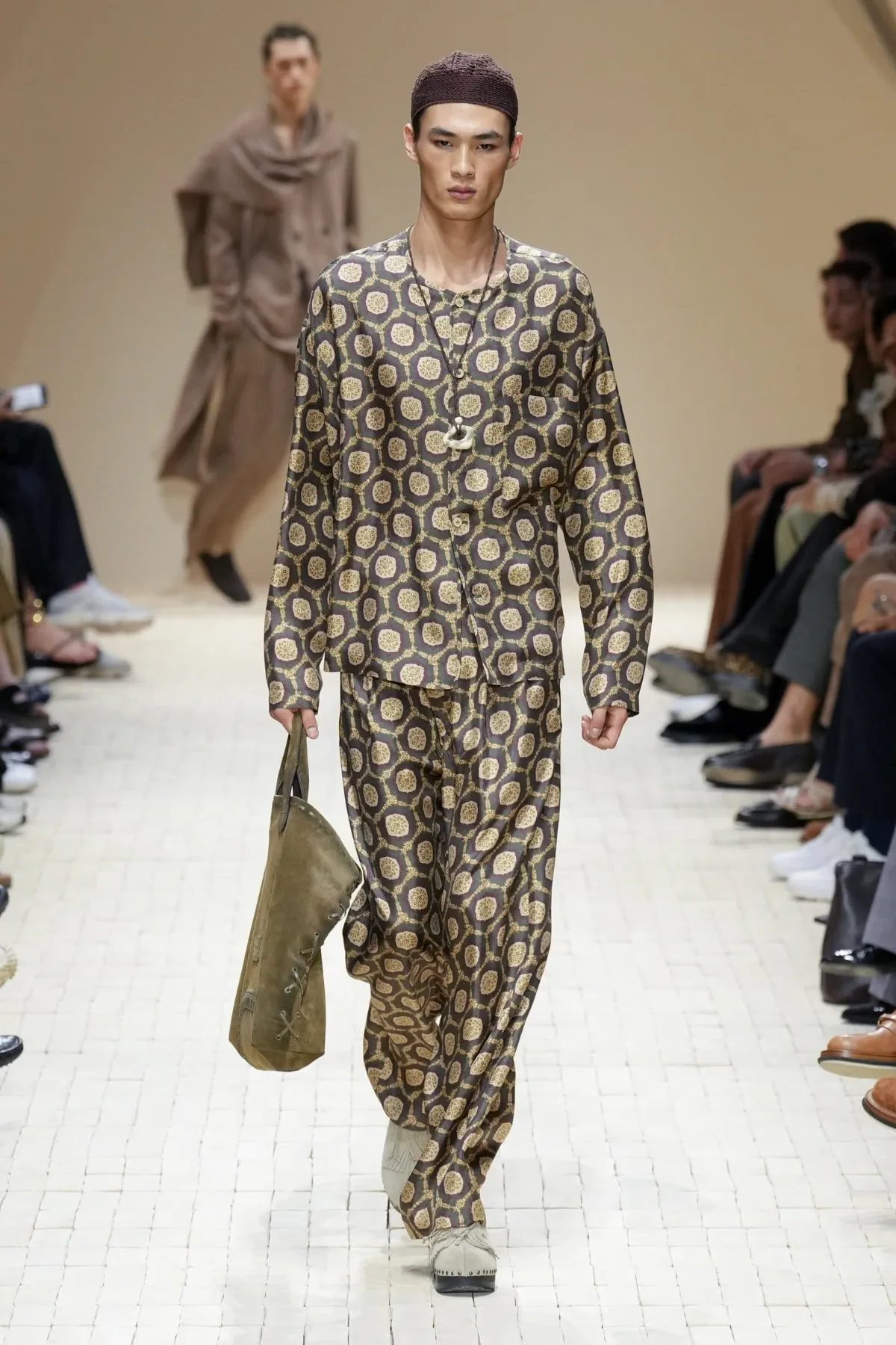 Giorgio Armani dévoile sa collection printemps 2026 d'Emporio Armani, inspirée du Maroc