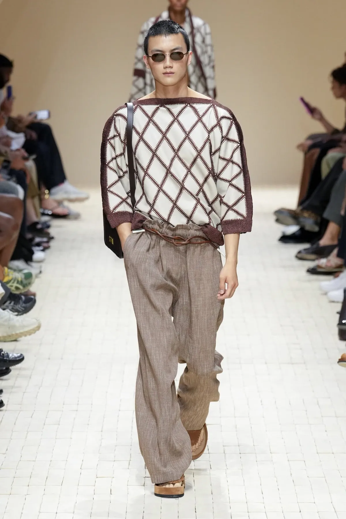 Giorgio Armani dévoile sa collection printemps 2026 d'Emporio Armani, inspirée du Maroc