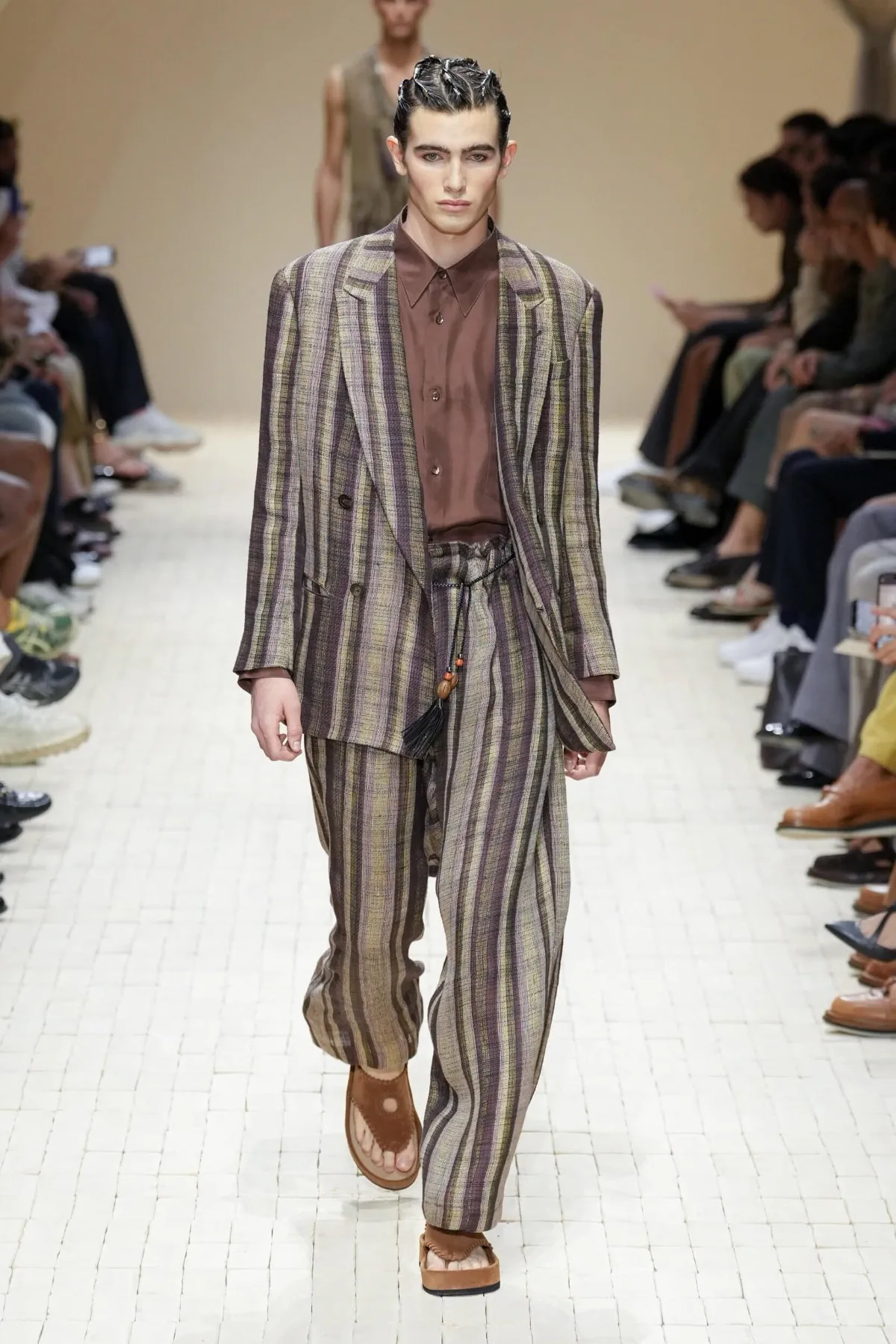 Giorgio Armani dévoile sa collection printemps 2026 d'Emporio Armani, inspirée du Maroc