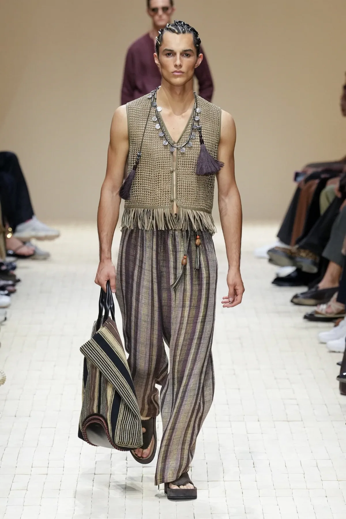 Giorgio Armani dévoile sa collection printemps 2026 d'Emporio Armani, inspirée du Maroc