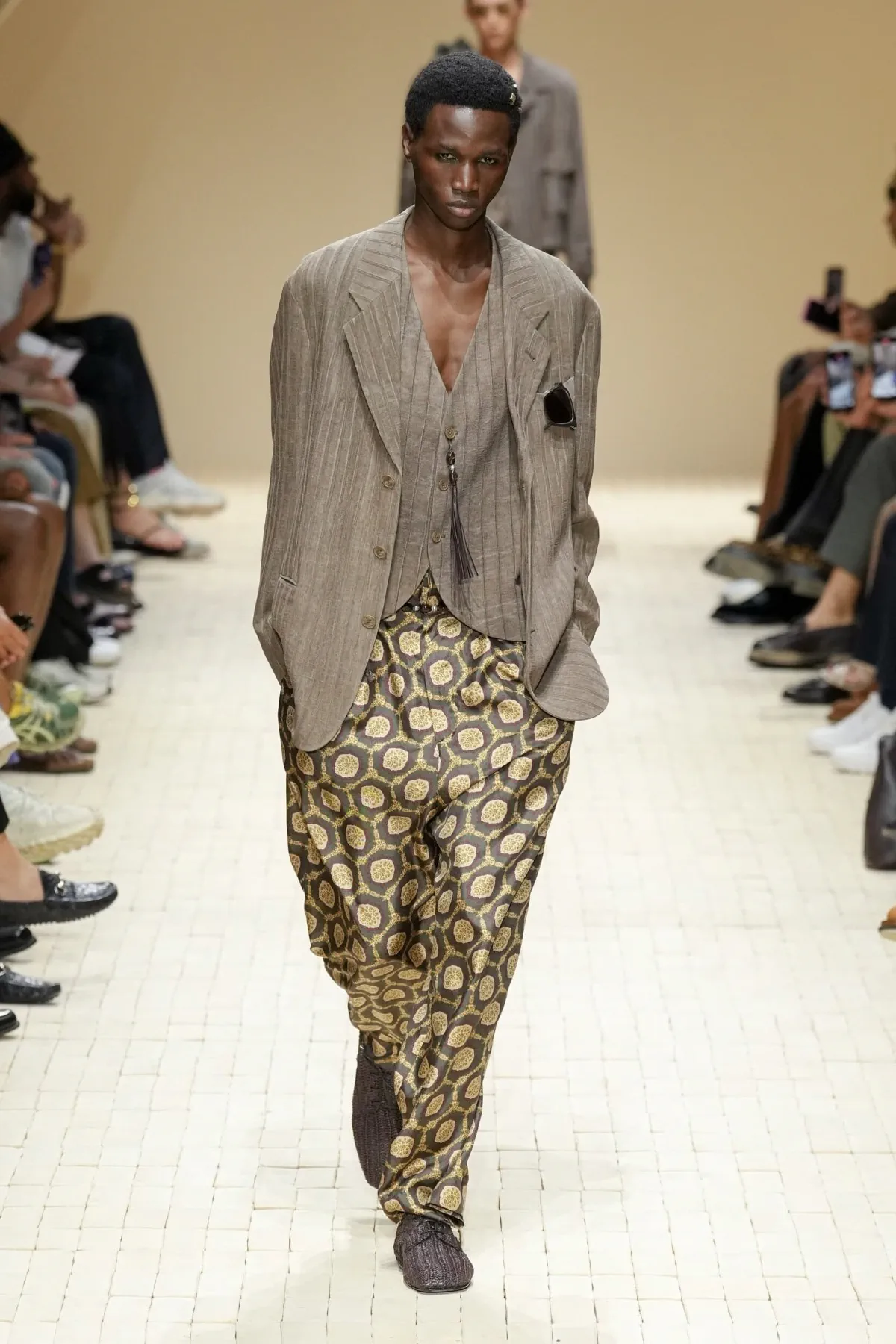 Emporio Armani Spring Summer 2026 Milan Fashion Week 2 Giorgio Armani dévoile sa collection printemps 2026 d'Emporio Armani, inspirée du Maroc