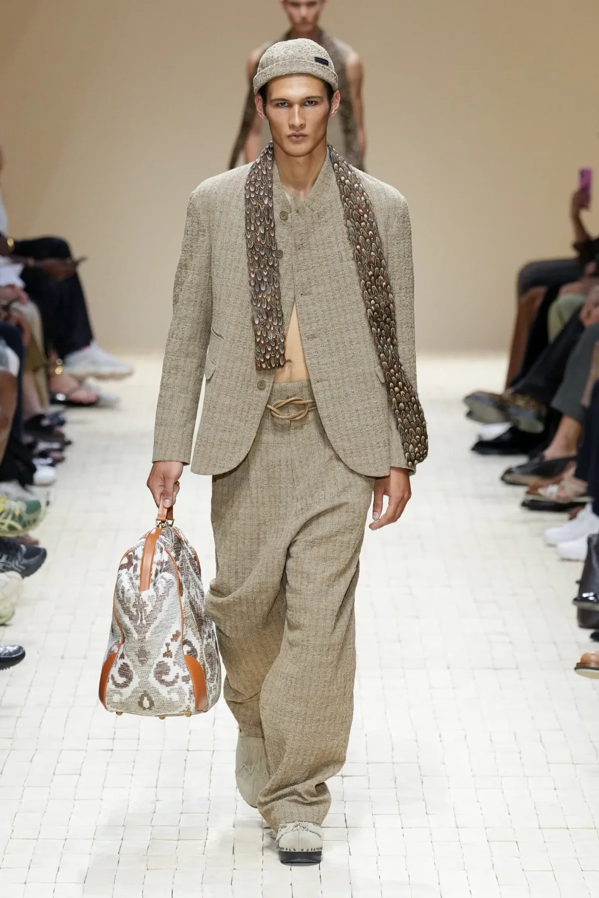 Giorgio Armani dévoile sa collection printemps 2026 d'Emporio Armani, inspirée du Maroc