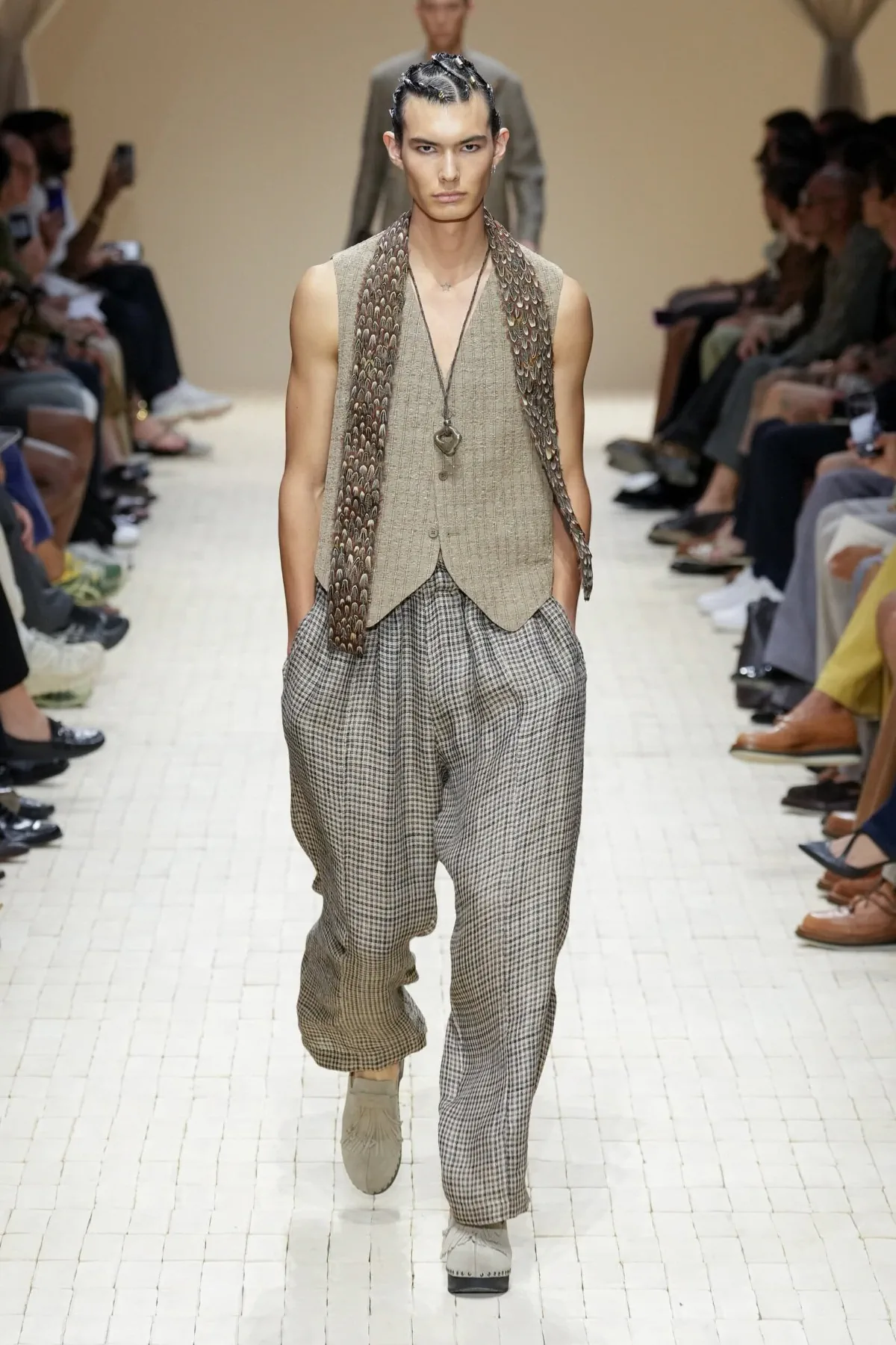 Giorgio Armani dévoile sa collection printemps 2026 d'Emporio Armani, inspirée du Maroc