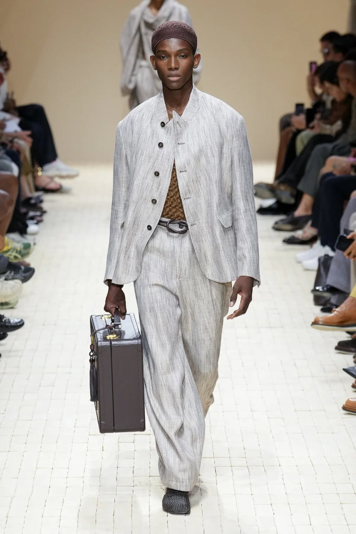 Giorgio Armani dévoile sa collection printemps 2026 d'Emporio Armani, inspirée du Maroc