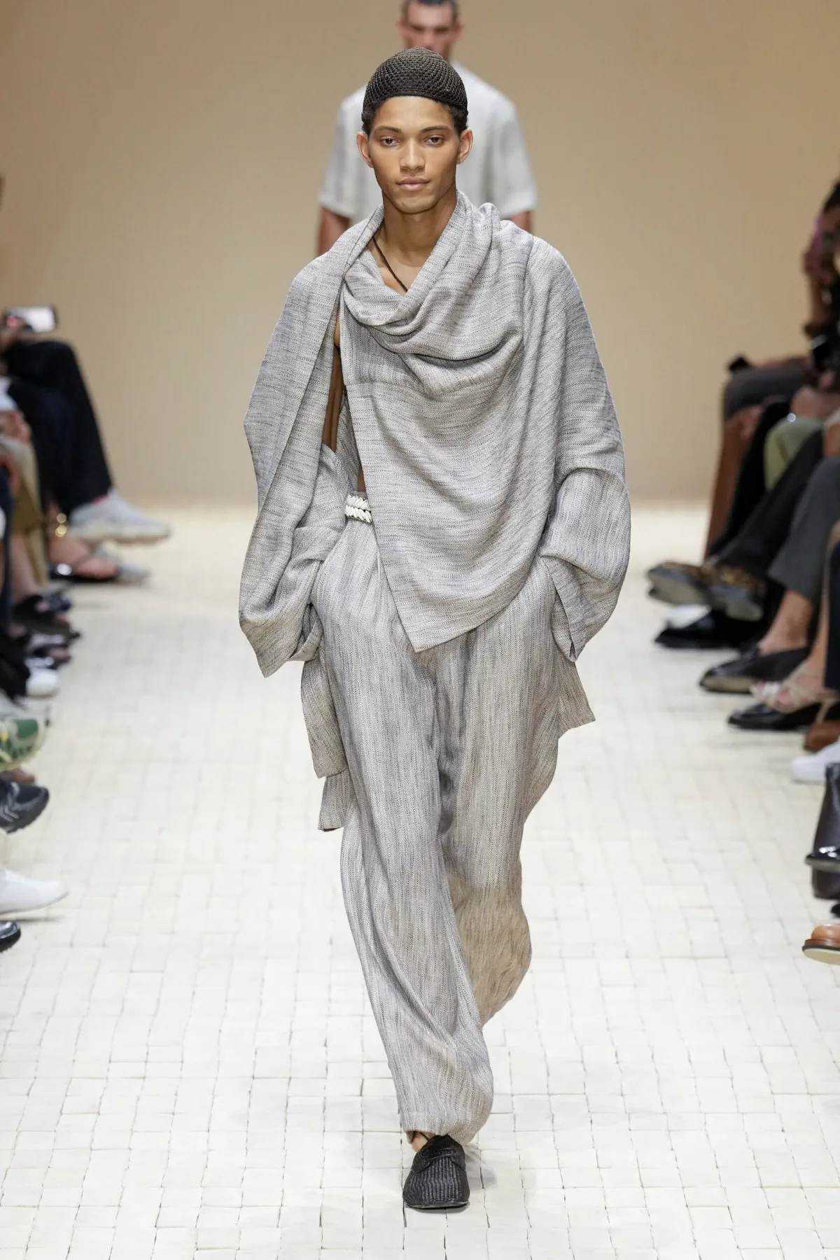 Giorgio Armani dévoile sa collection printemps 2026 d'Emporio Armani, inspirée du Maroc