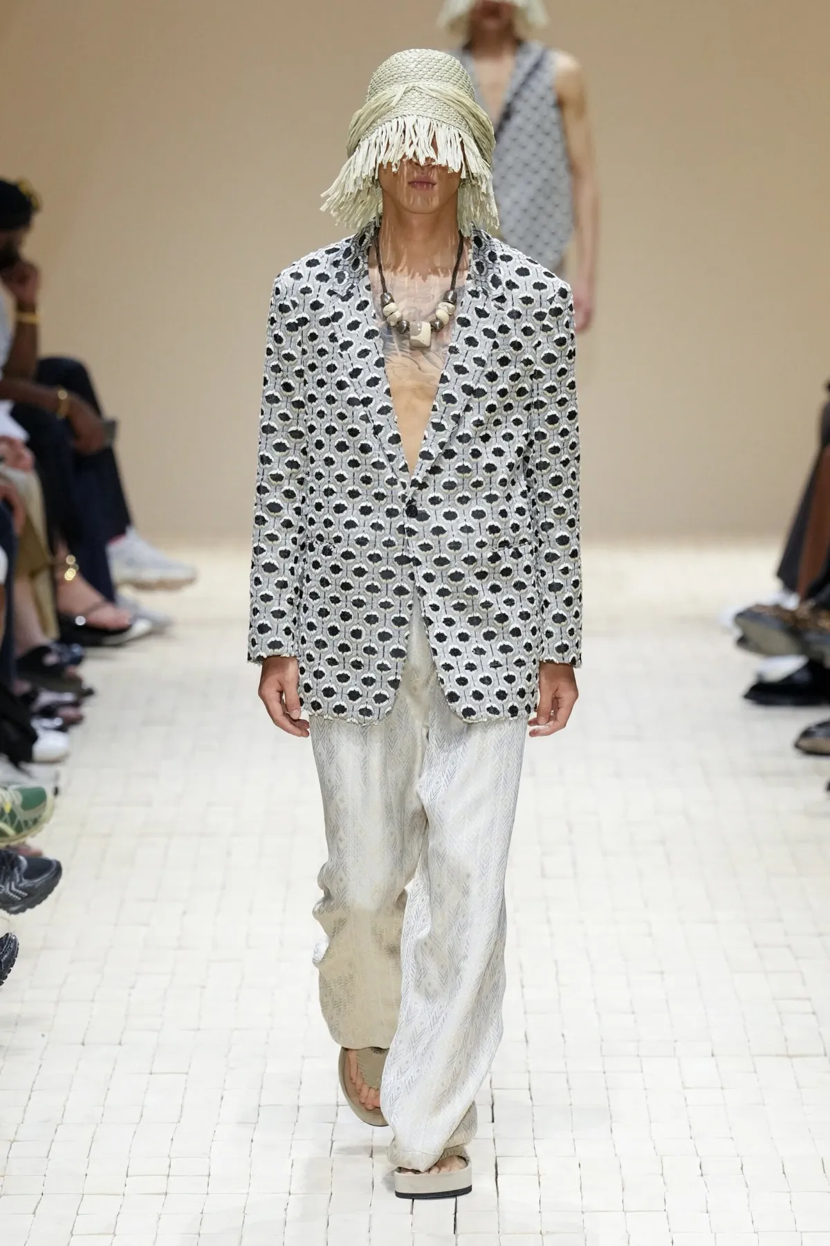 Giorgio Armani dévoile sa collection printemps 2026 d'Emporio Armani, inspirée du Maroc
