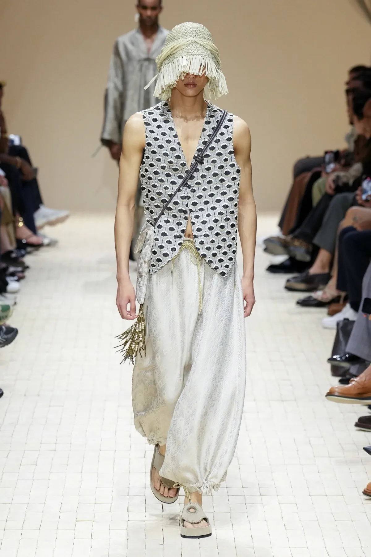 Giorgio Armani dévoile sa collection printemps 2026 d'Emporio Armani, inspirée du Maroc