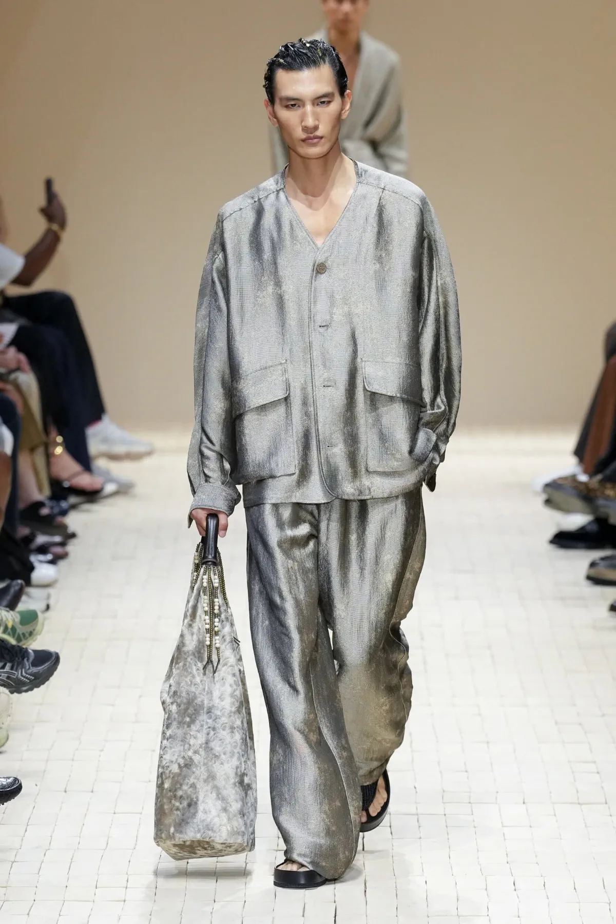 Giorgio Armani dévoile sa collection printemps 2026 d'Emporio Armani, inspirée du Maroc