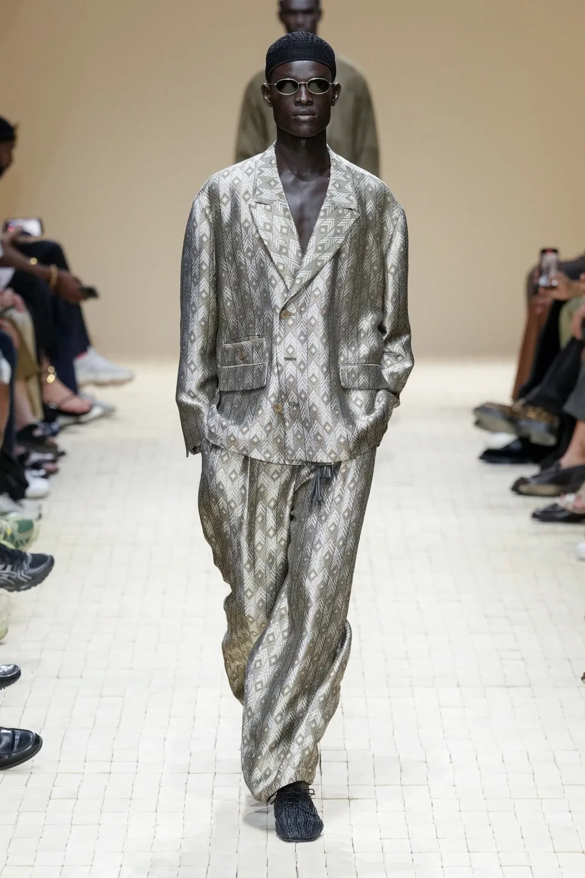 Giorgio Armani dévoile sa collection printemps 2026 d'Emporio Armani, inspirée du Maroc