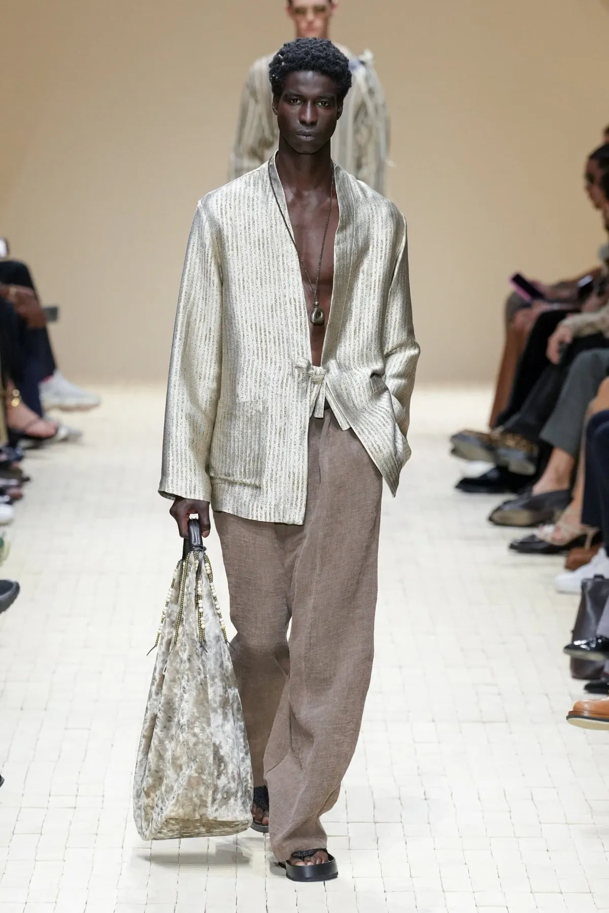 Giorgio Armani dévoile sa collection printemps 2026 d'Emporio Armani, inspirée du Maroc