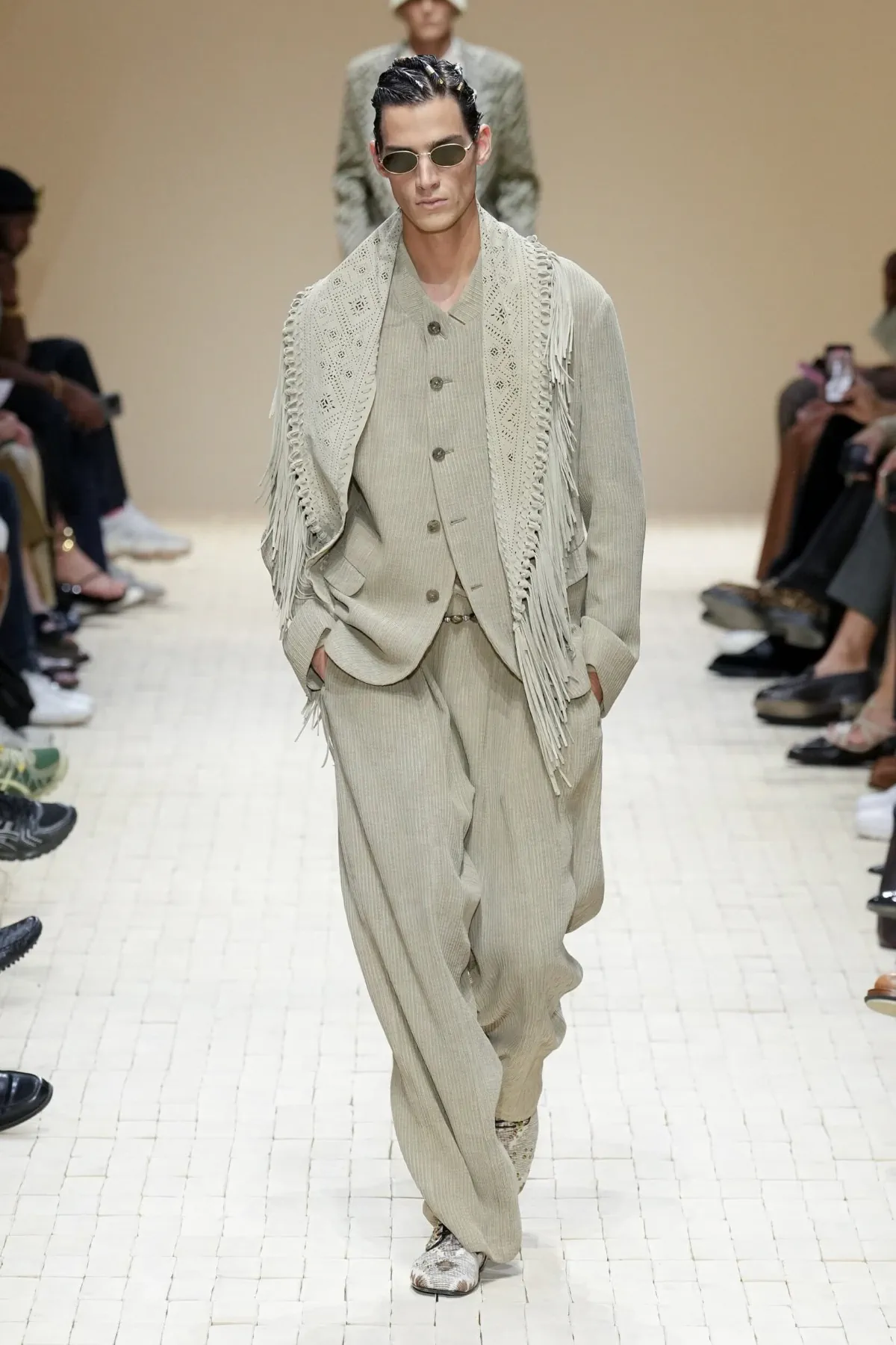 Giorgio Armani dévoile sa collection printemps 2026 d'Emporio Armani, inspirée du Maroc
