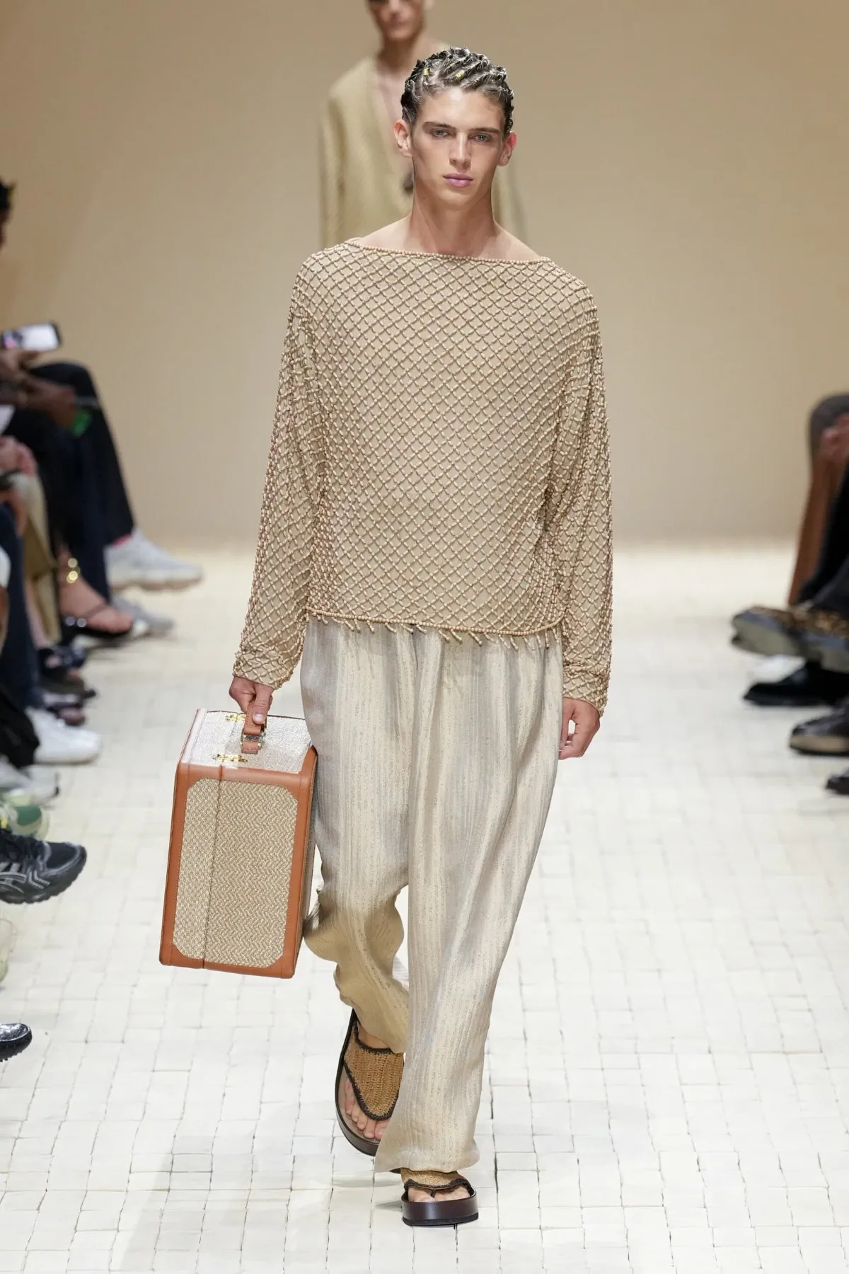Giorgio Armani dévoile sa collection printemps 2026 d'Emporio Armani, inspirée du Maroc