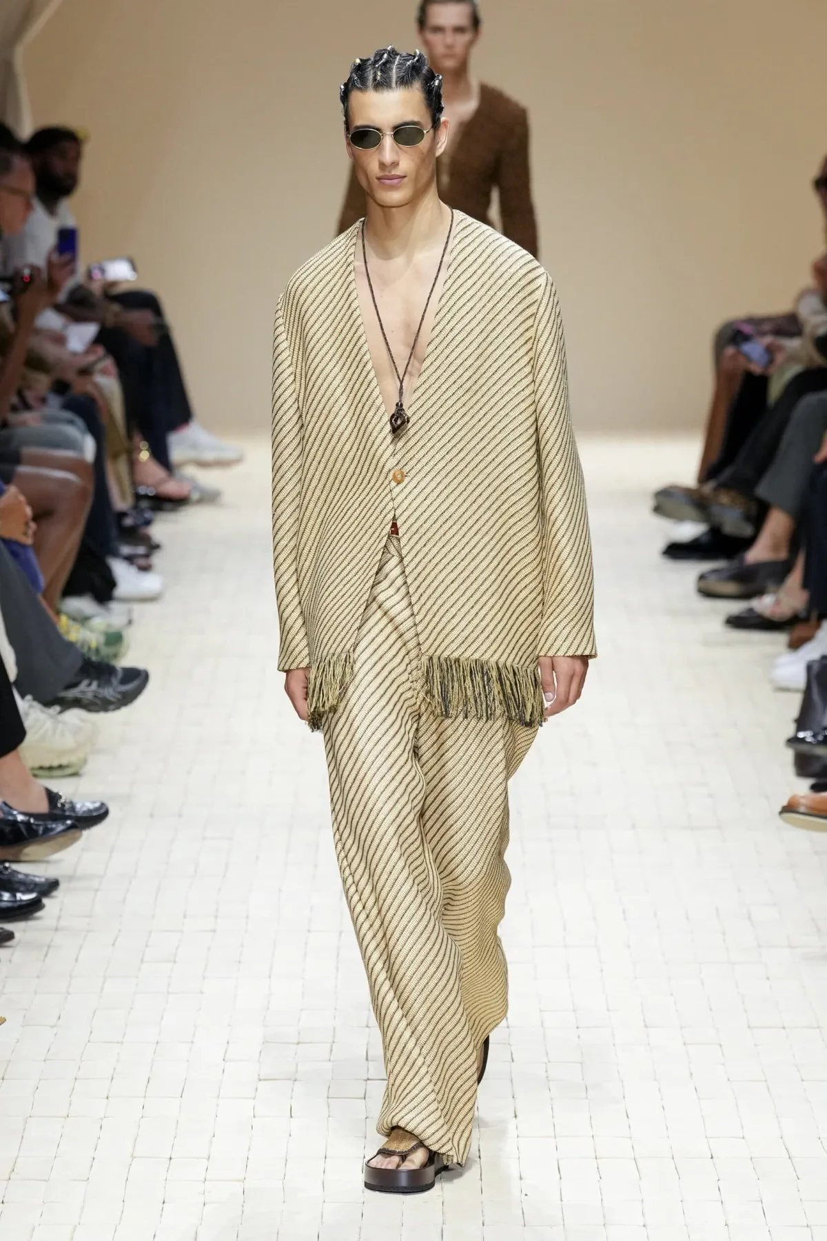 Giorgio Armani dévoile sa collection printemps 2026 d'Emporio Armani, inspirée du Maroc