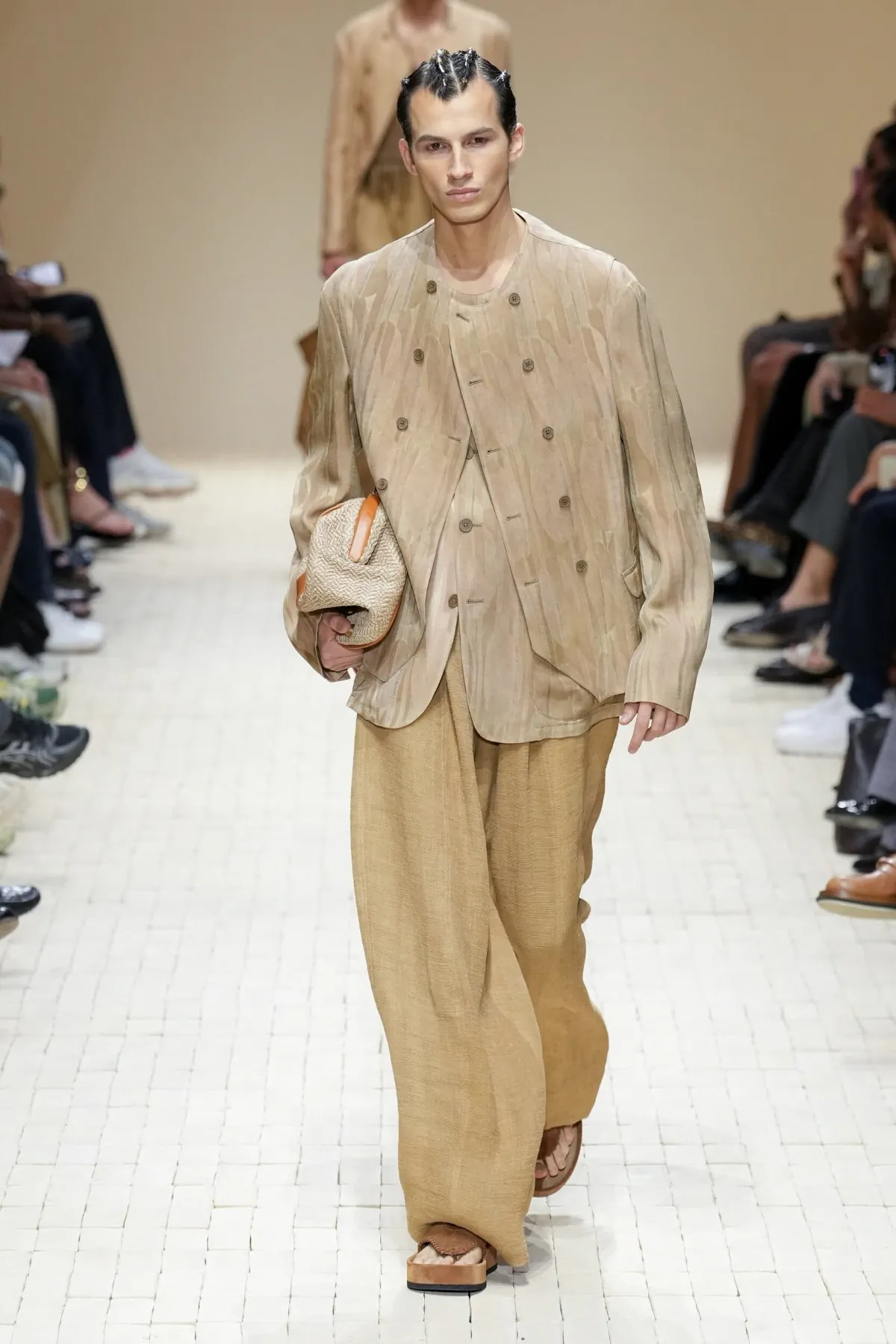 Giorgio Armani dévoile sa collection printemps 2026 d'Emporio Armani, inspirée du Maroc