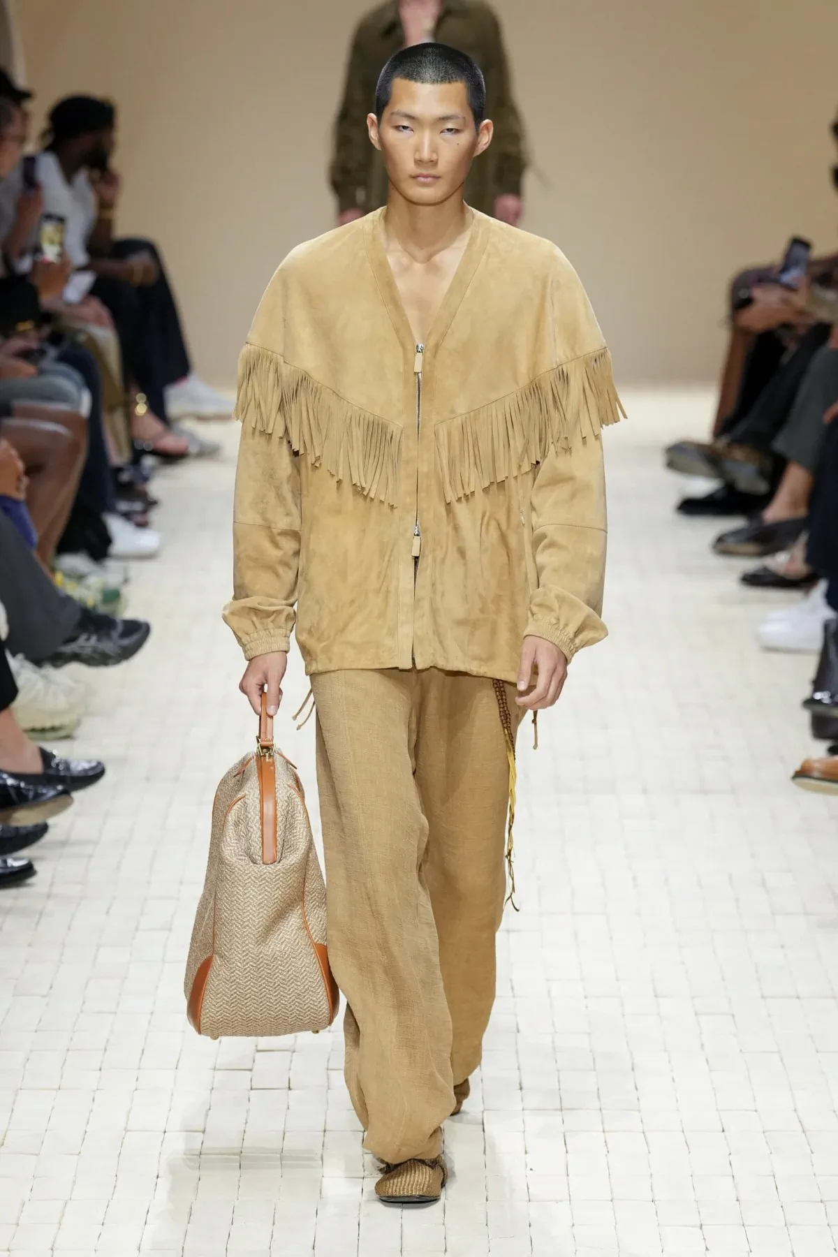 Giorgio Armani dévoile sa collection printemps 2026 d'Emporio Armani, inspirée du Maroc