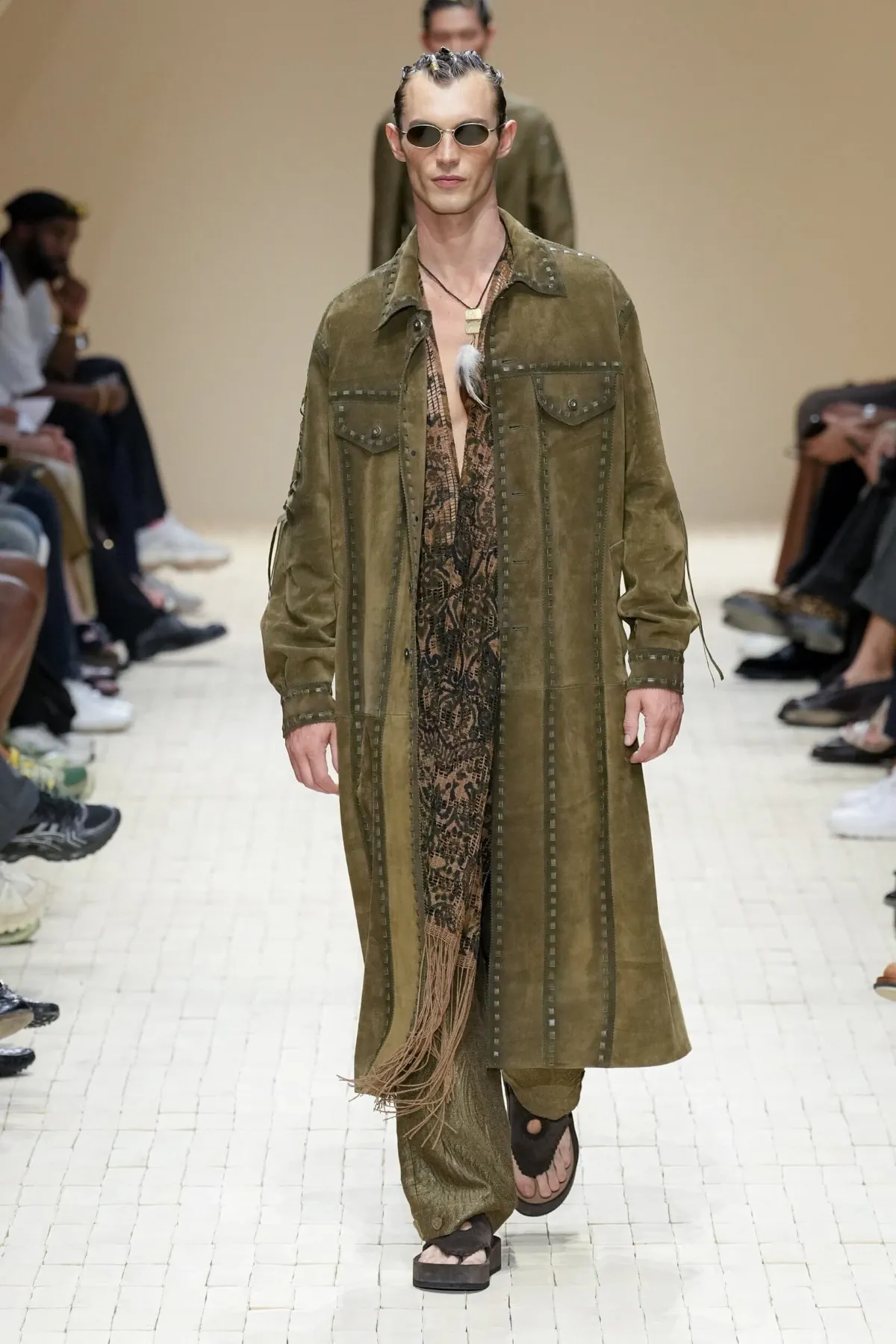 Giorgio Armani dévoile sa collection printemps 2026 d'Emporio Armani, inspirée du Maroc