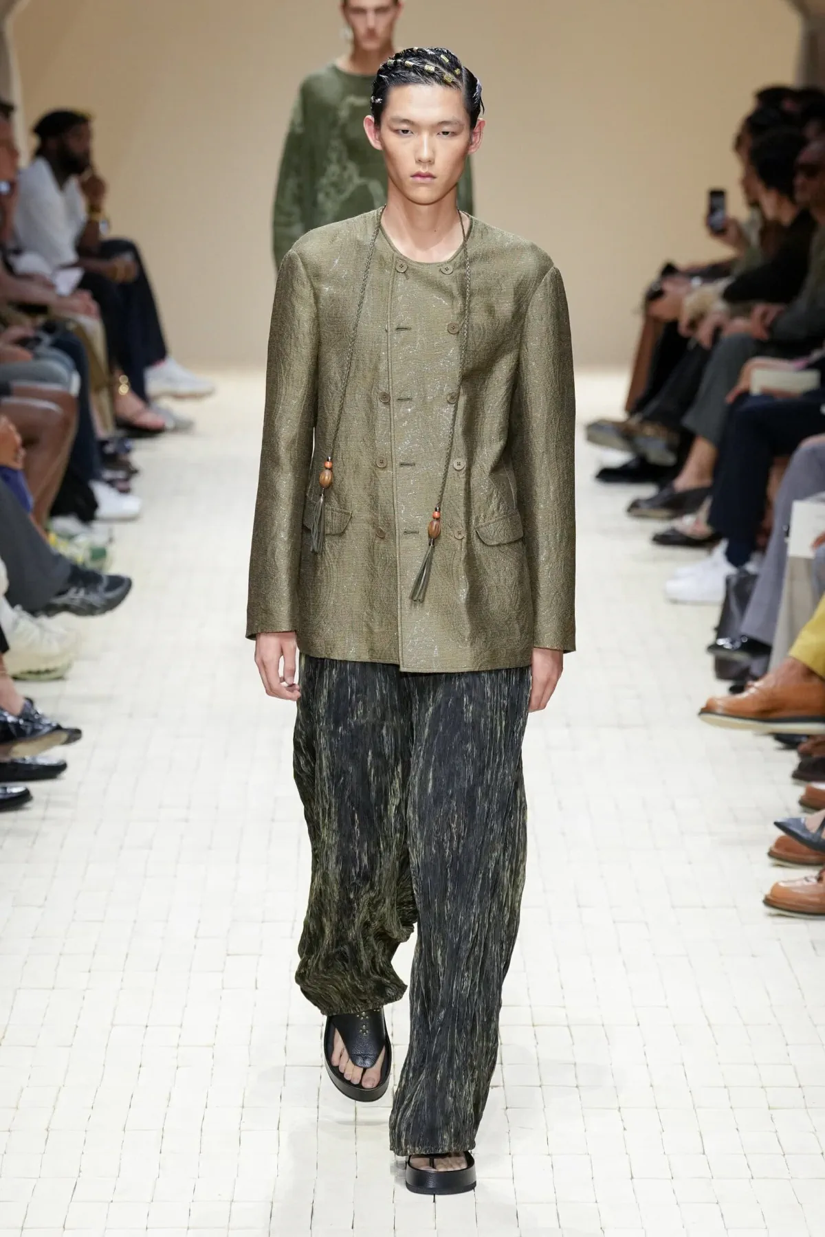 Giorgio Armani dévoile sa collection printemps 2026 d'Emporio Armani, inspirée du Maroc