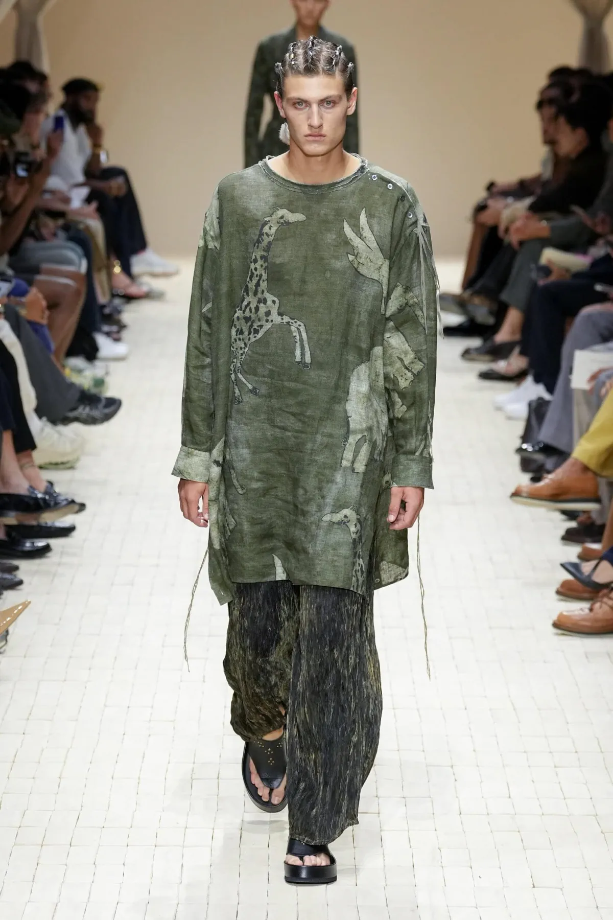Giorgio Armani dévoile sa collection printemps 2026 d'Emporio Armani, inspirée du Maroc
