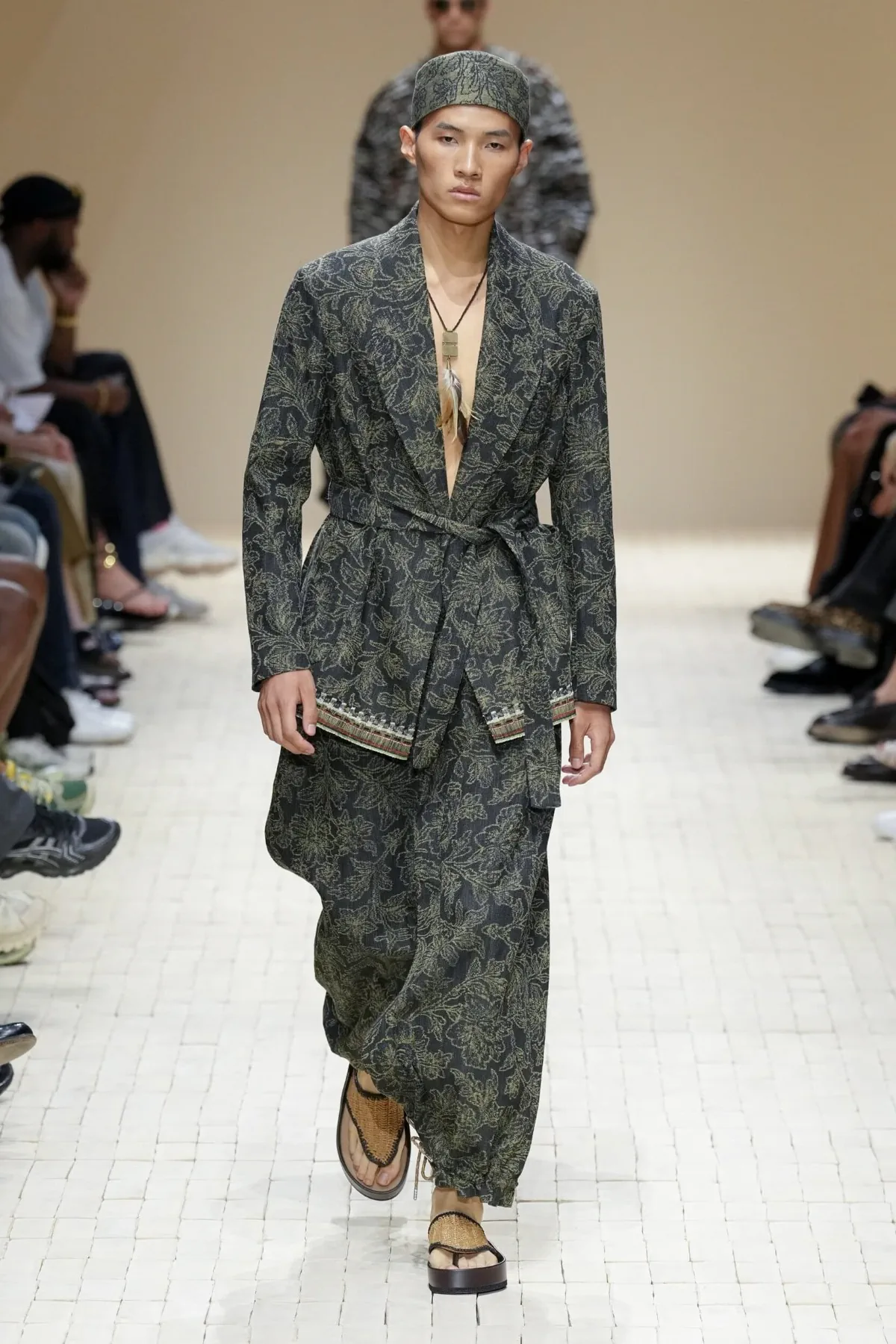 Giorgio Armani dévoile sa collection printemps 2026 d'Emporio Armani, inspirée du Maroc