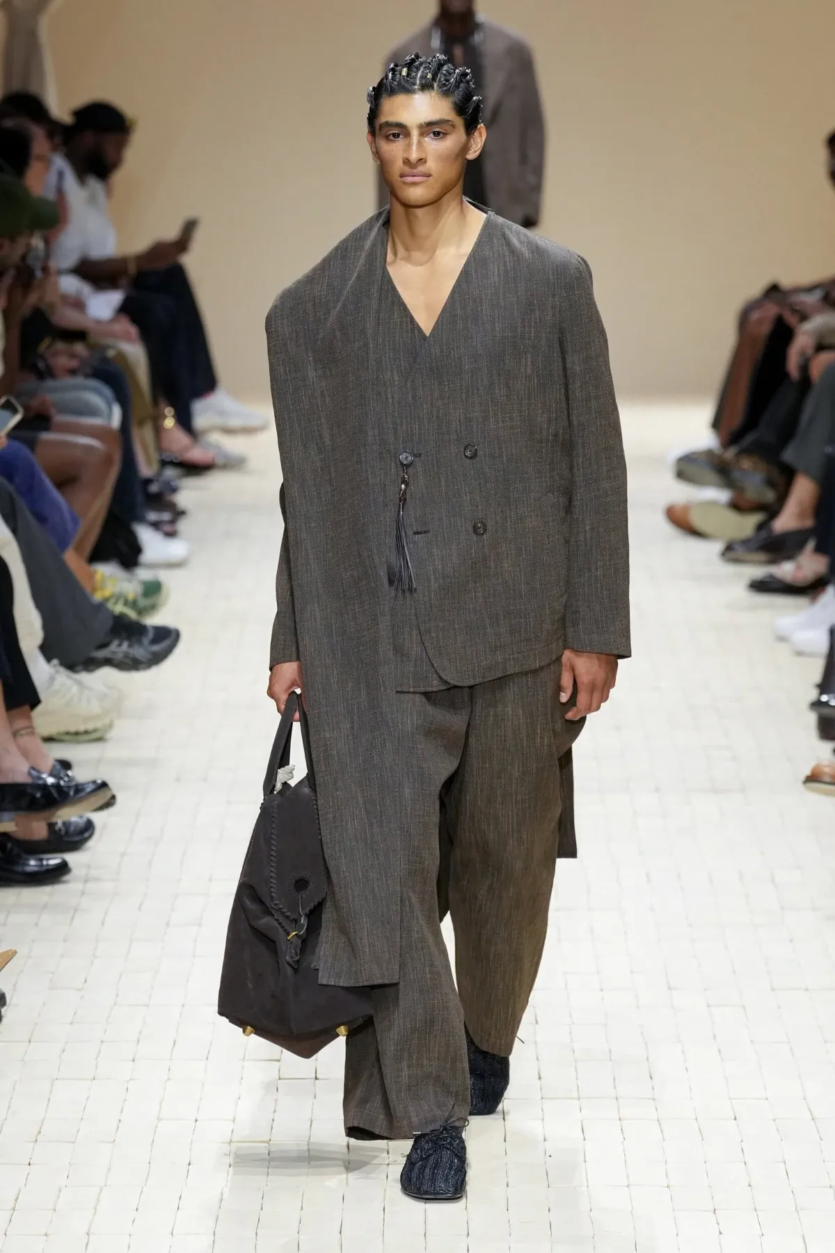 Giorgio Armani dévoile sa collection printemps 2026 d'Emporio Armani, inspirée du Maroc
