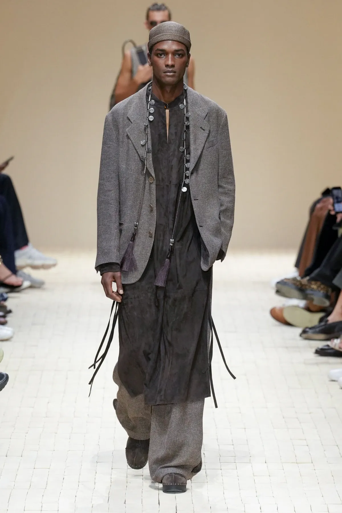 Giorgio Armani dévoile sa collection printemps 2026 d'Emporio Armani, inspirée du Maroc