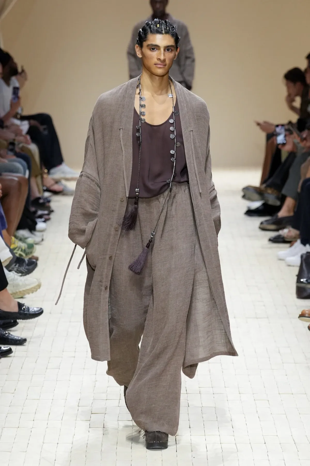 Giorgio Armani dévoile sa collection printemps 2026 d'Emporio Armani, inspirée du Maroc