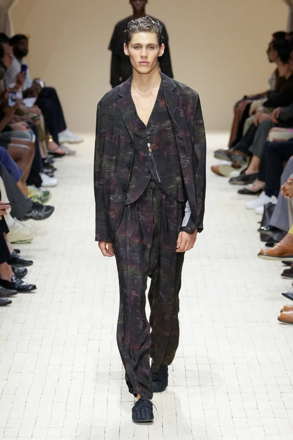 Giorgio Armani dévoile sa collection printemps 2026 d'Emporio Armani, inspirée du Maroc
