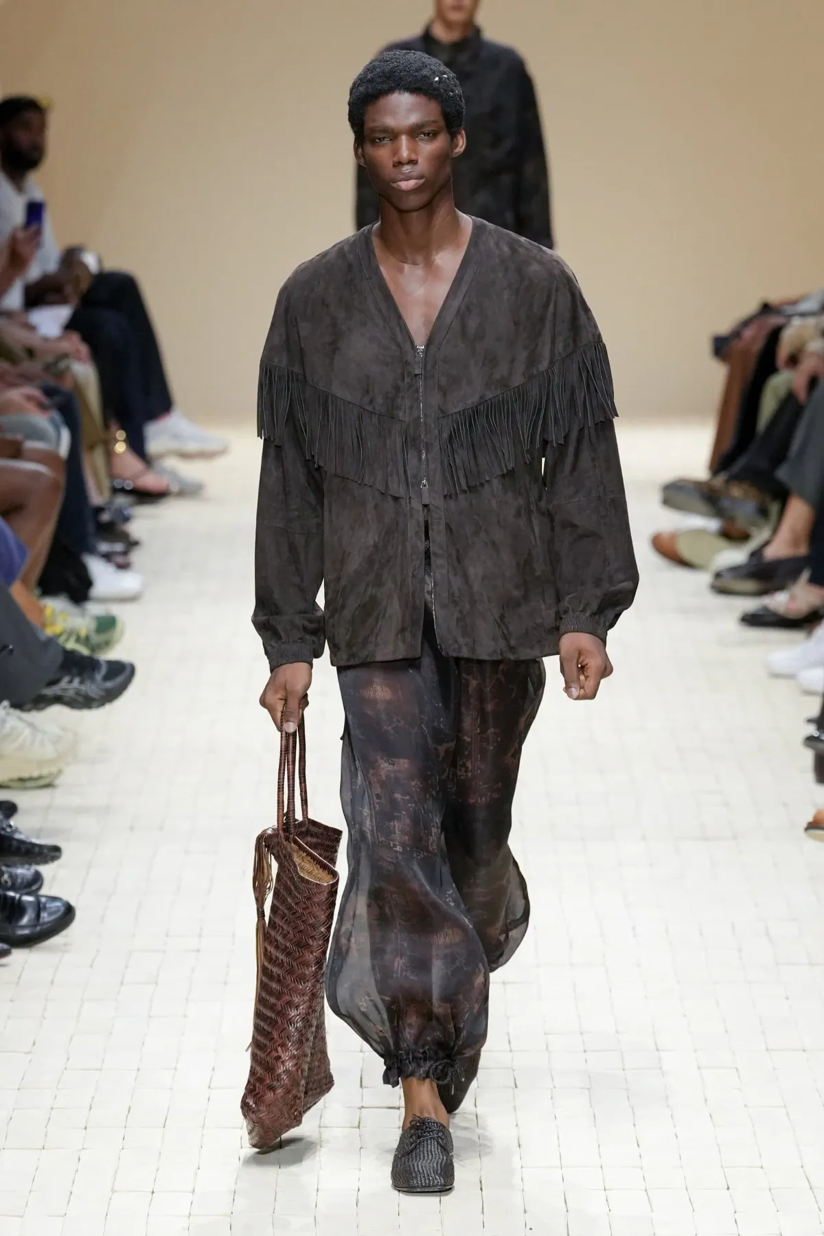 Giorgio Armani dévoile sa collection printemps 2026 d'Emporio Armani, inspirée du Maroc