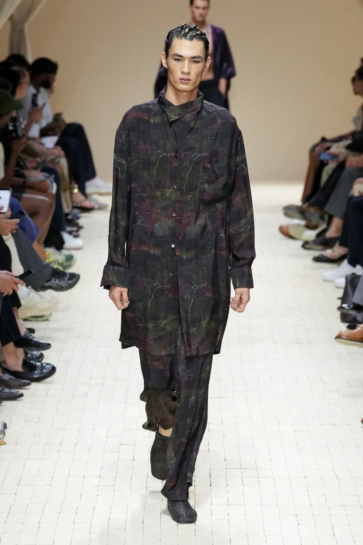 Giorgio Armani dévoile sa collection printemps 2026 d'Emporio Armani, inspirée du Maroc