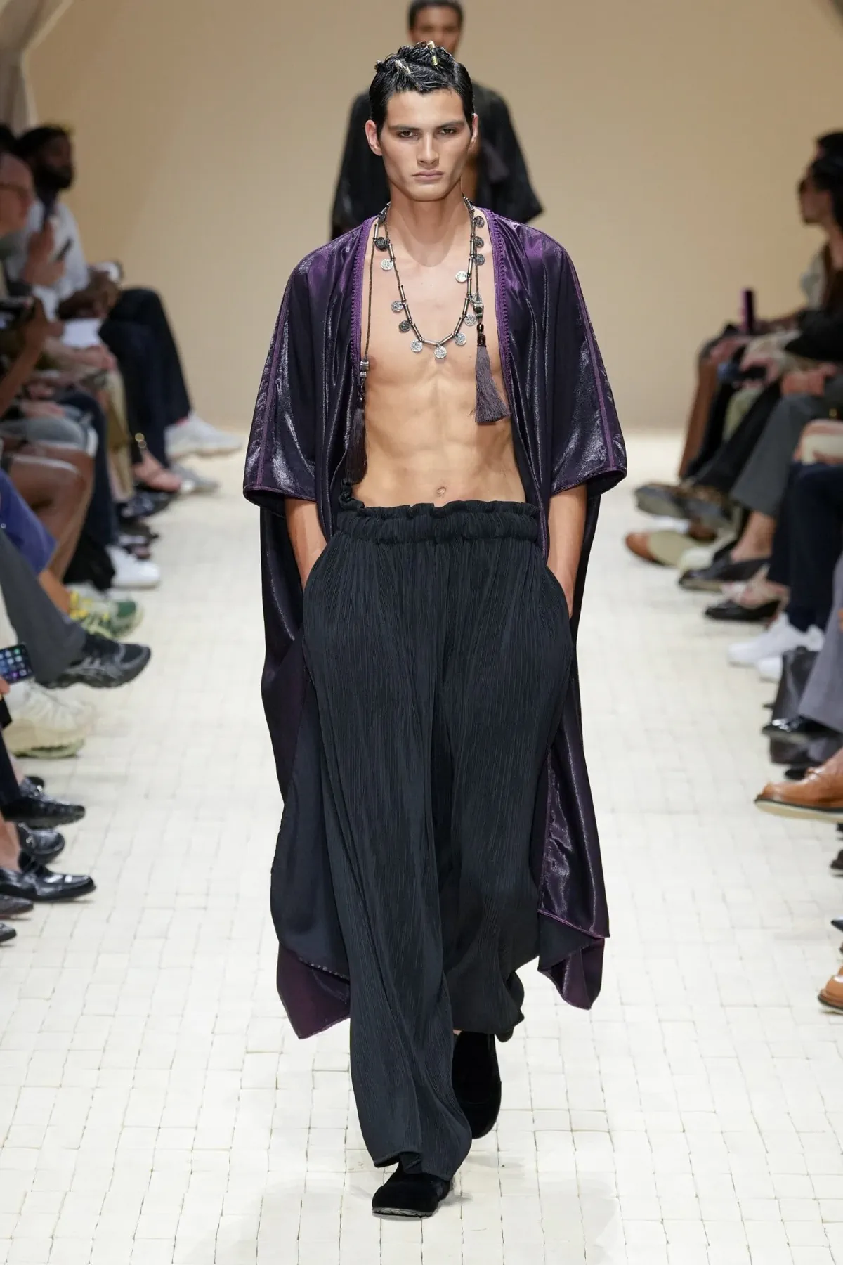 Giorgio Armani dévoile sa collection printemps 2026 d'Emporio Armani, inspirée du Maroc