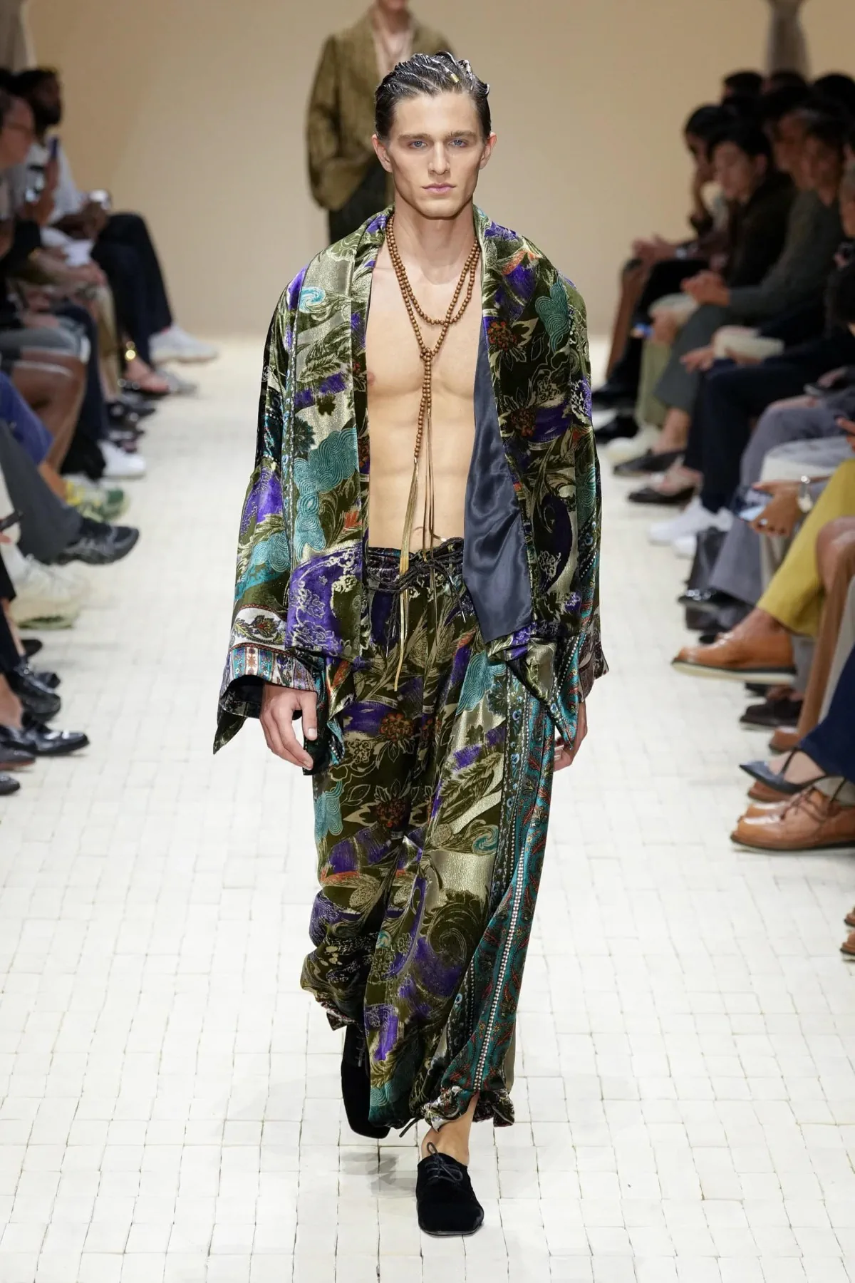 Giorgio Armani dévoile sa collection printemps 2026 d'Emporio Armani, inspirée du Maroc