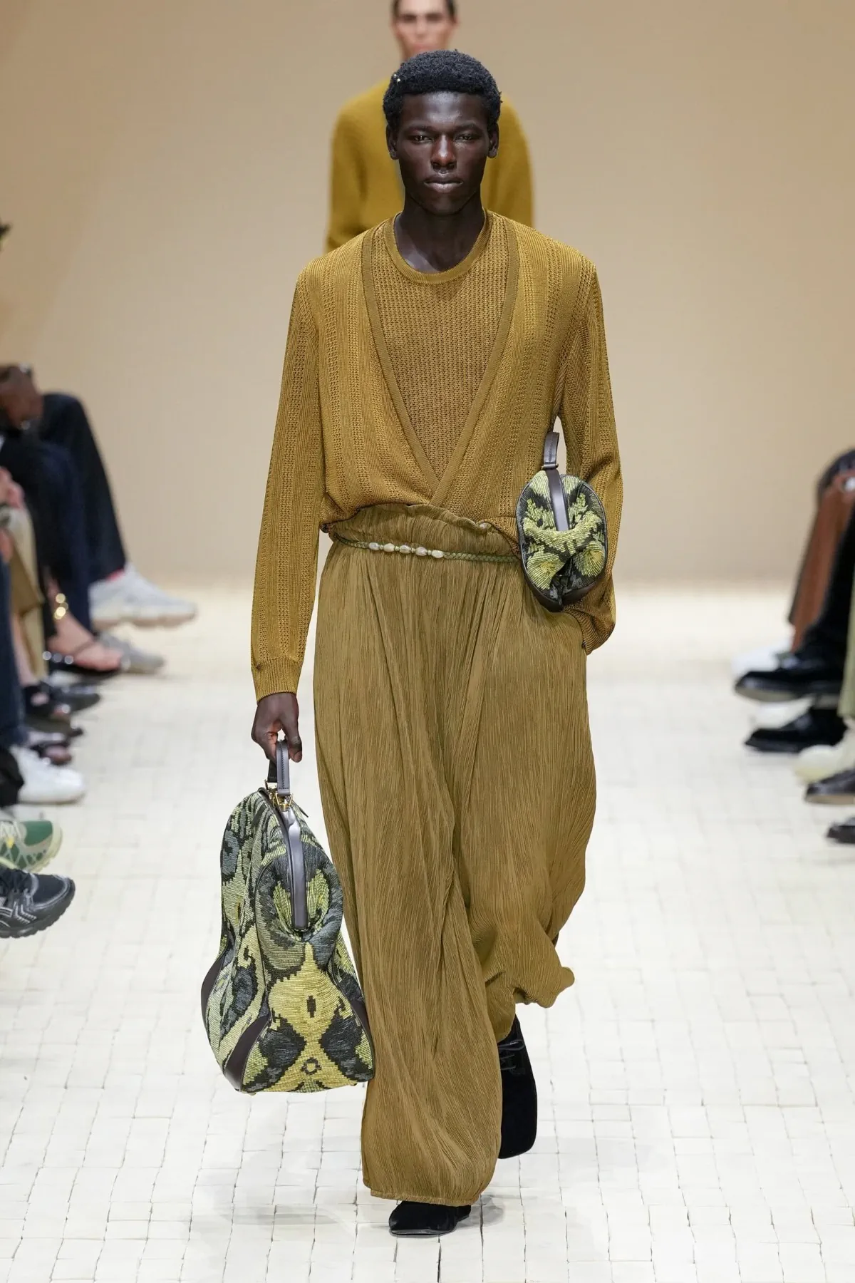 Giorgio Armani dévoile sa collection printemps 2026 d'Emporio Armani, inspirée du Maroc