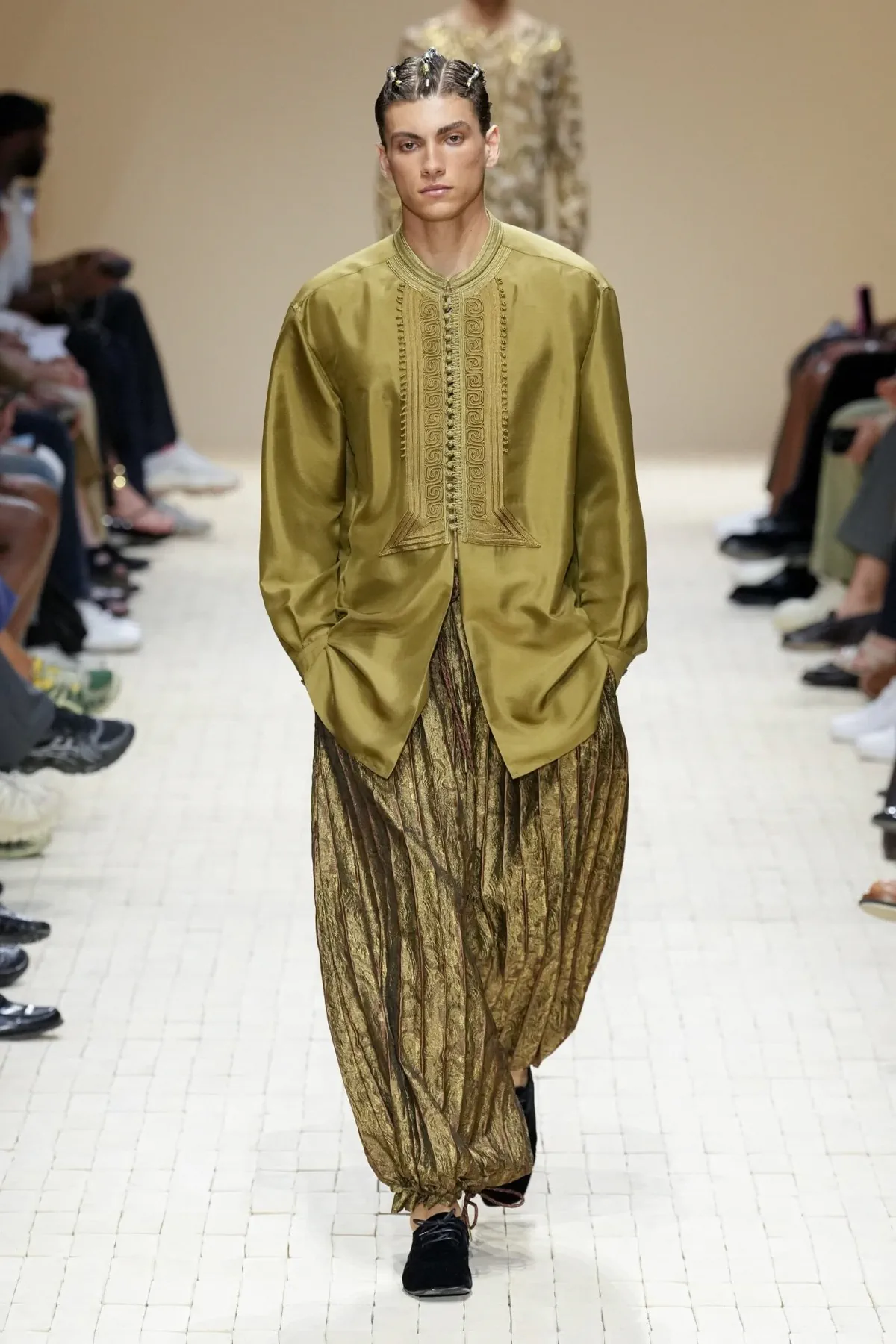 Giorgio Armani dévoile sa collection printemps 2026 d'Emporio Armani, inspirée du Maroc