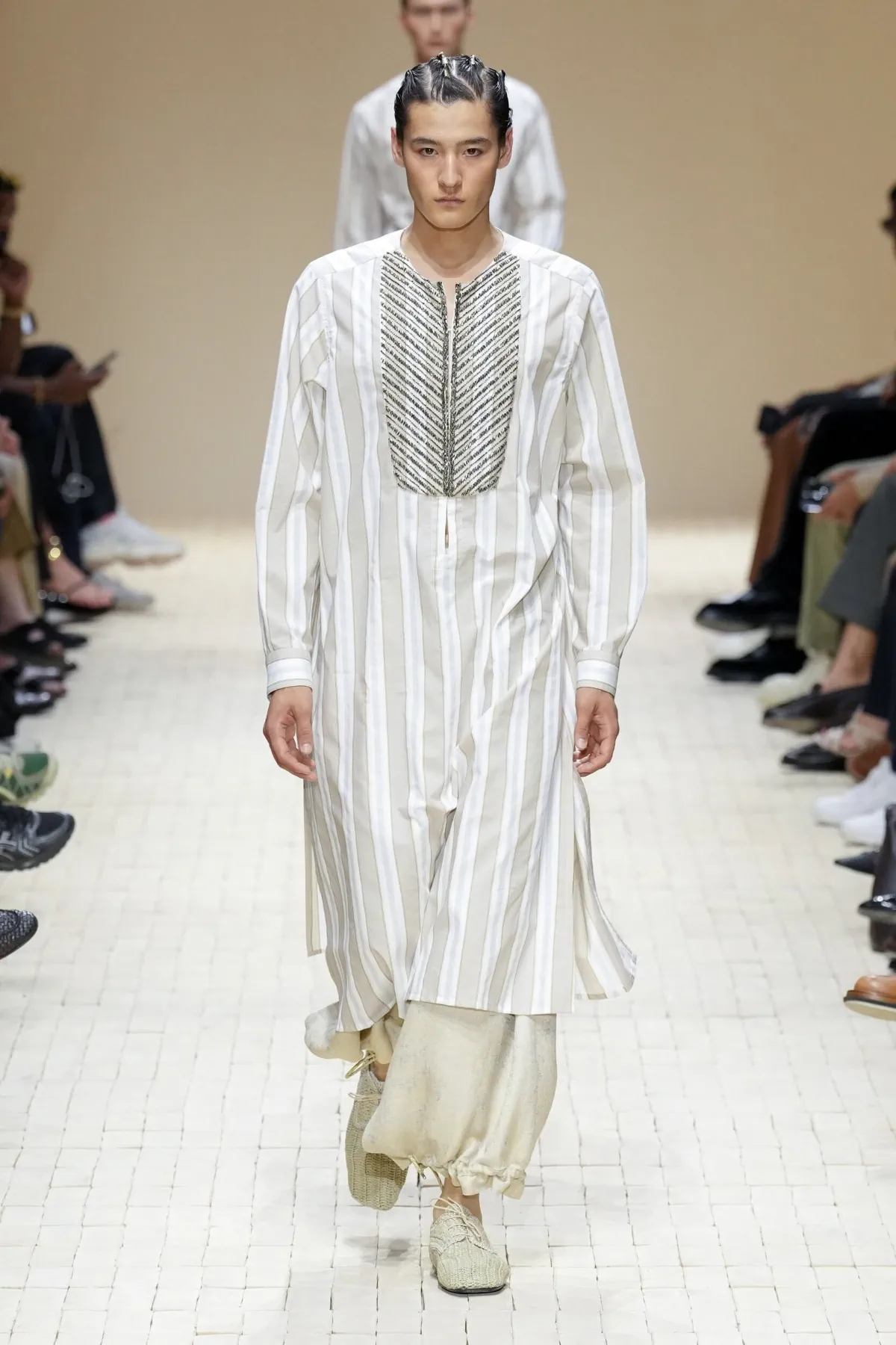 Giorgio Armani dévoile sa collection printemps 2026 d'Emporio Armani, inspirée du Maroc