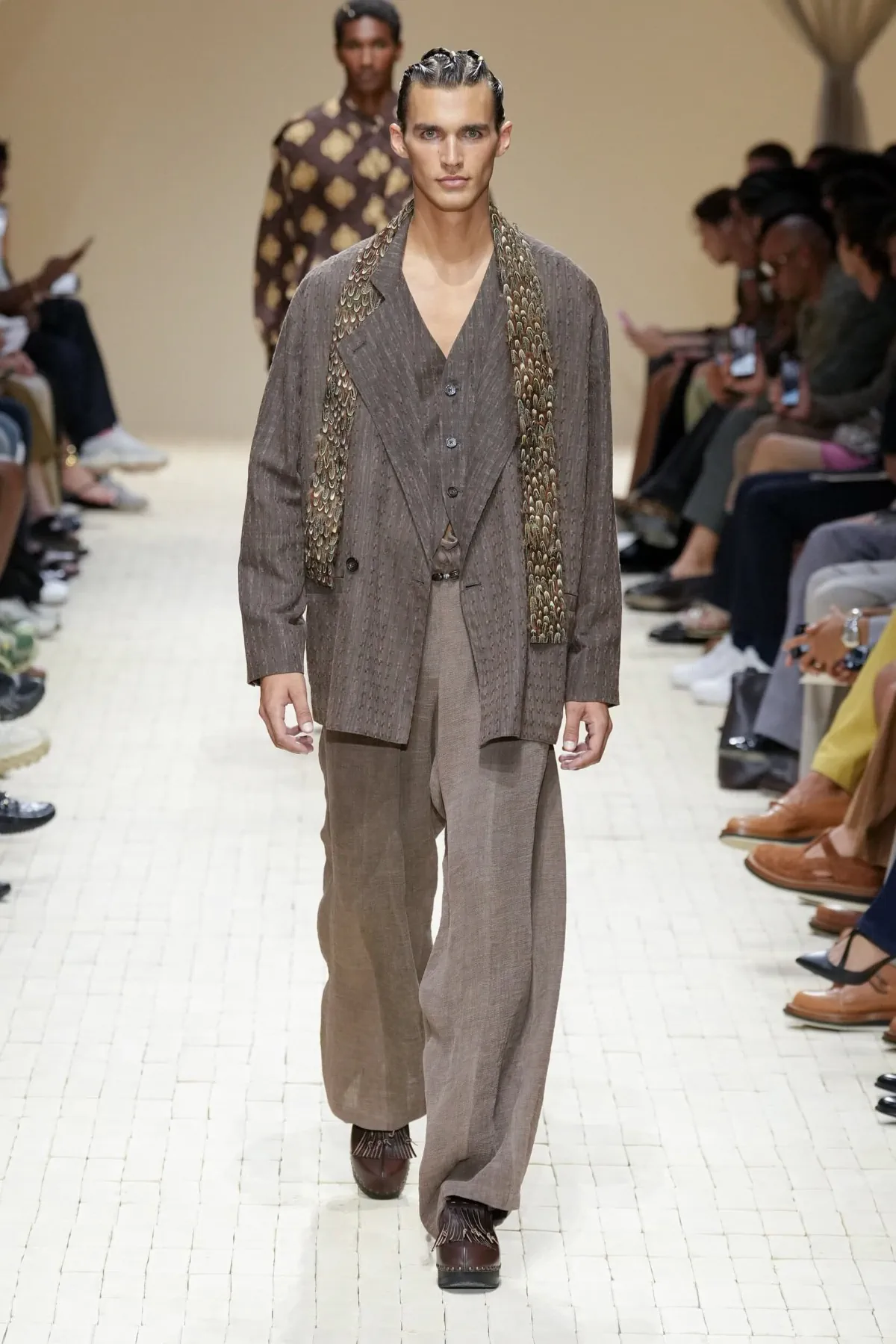 Giorgio Armani dévoile sa collection printemps 2026 d'Emporio Armani, inspirée du Maroc