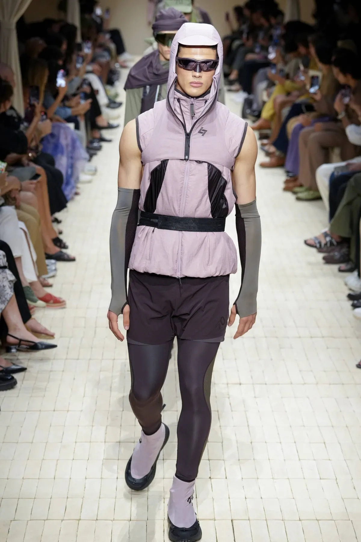 Giorgio Armani dévoile sa collection printemps 2026 d'Emporio Armani, inspirée du Maroc
