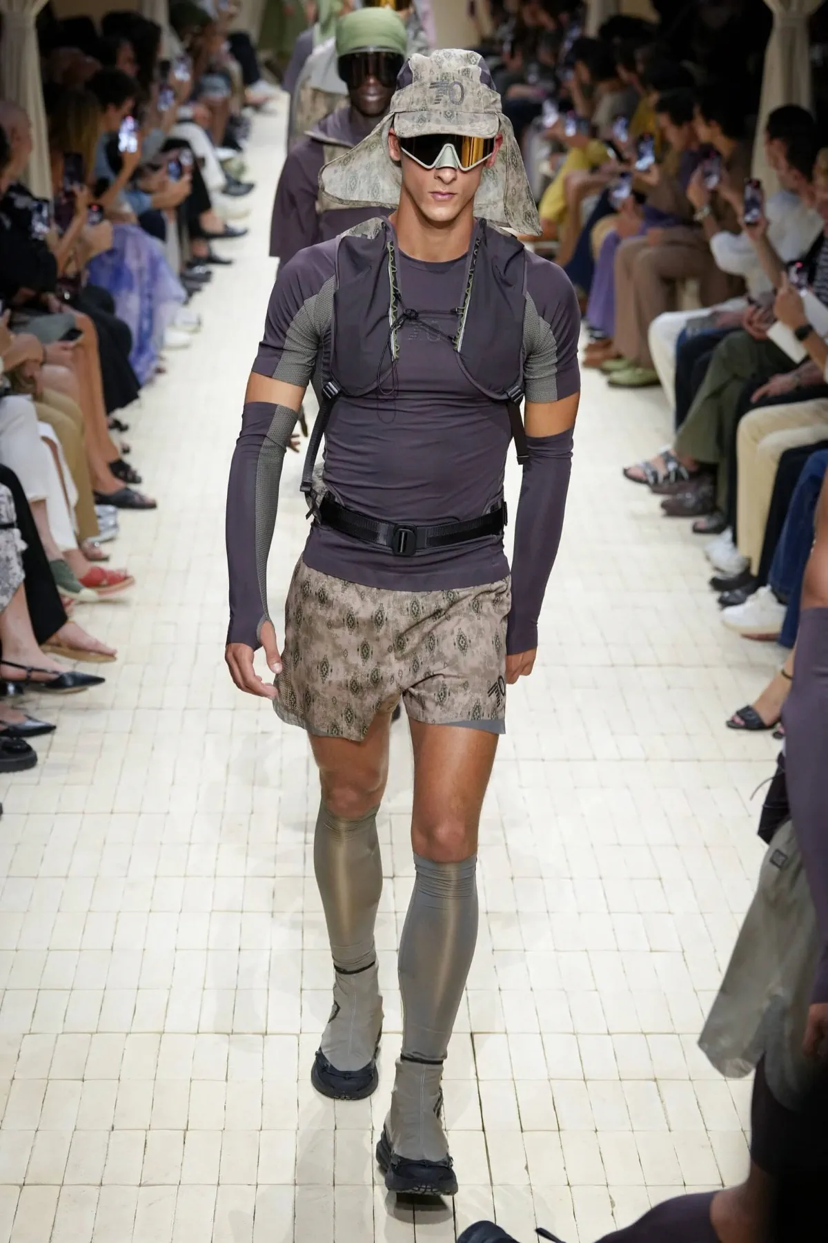 Giorgio Armani dévoile sa collection printemps 2026 d'Emporio Armani, inspirée du Maroc