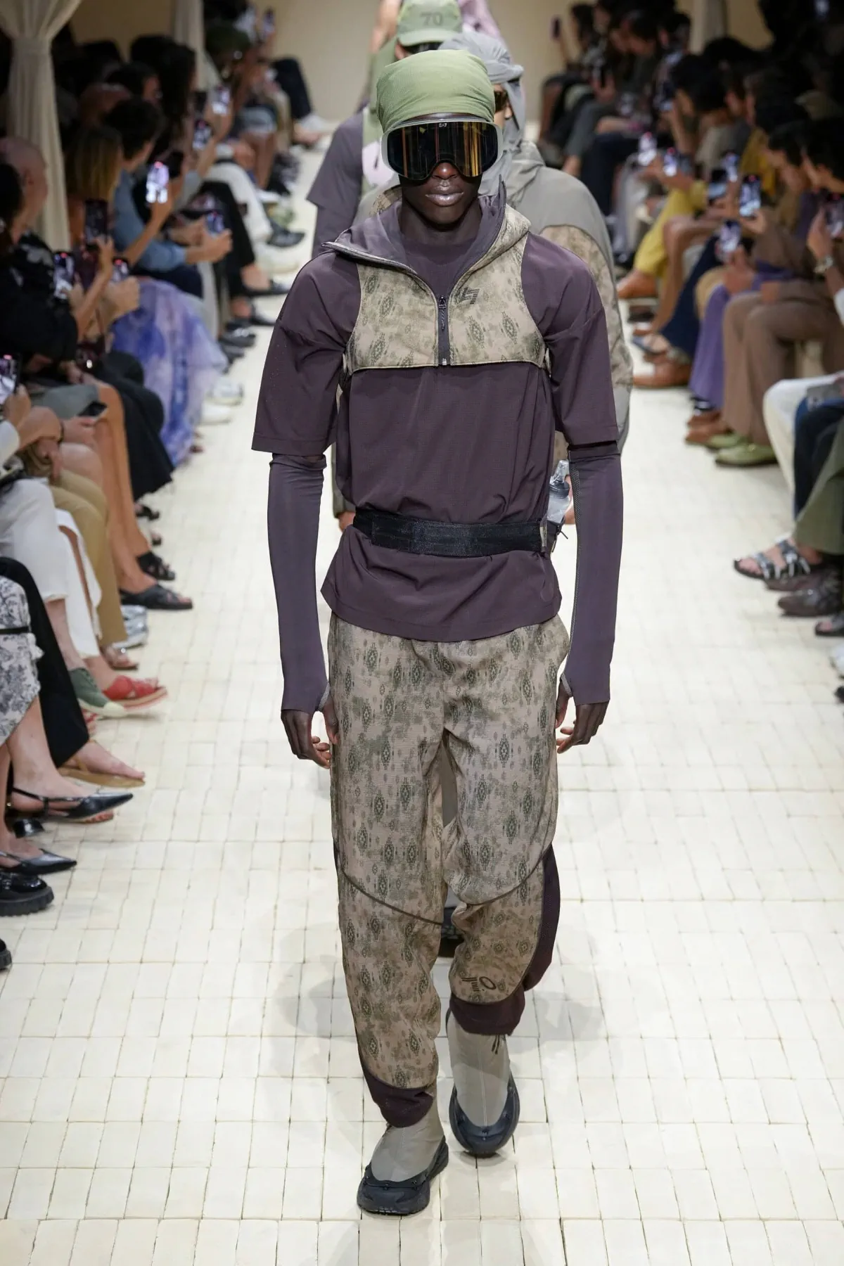 Giorgio Armani dévoile sa collection printemps 2026 d'Emporio Armani, inspirée du Maroc