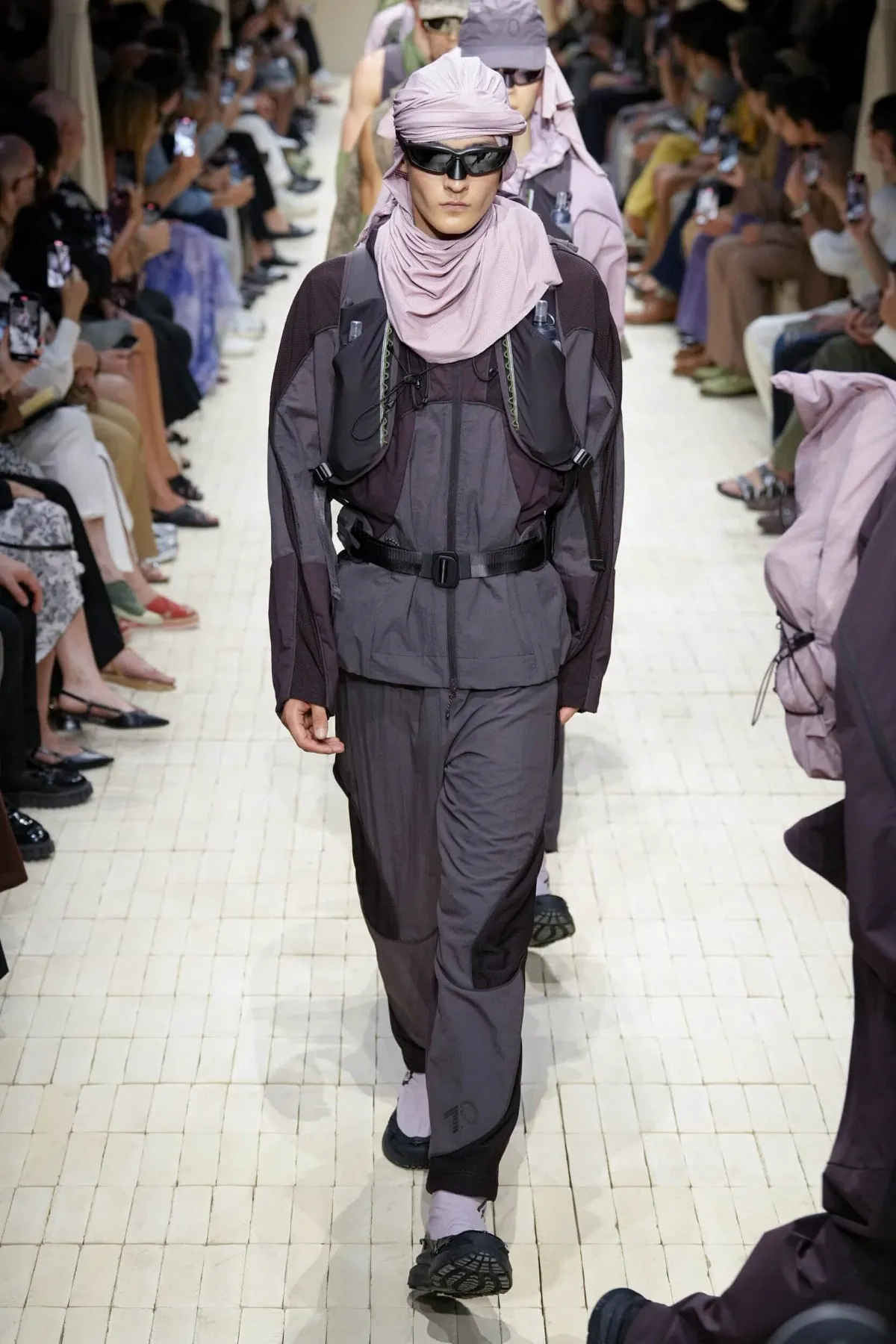 Giorgio Armani dévoile sa collection printemps 2026 d'Emporio Armani, inspirée du Maroc