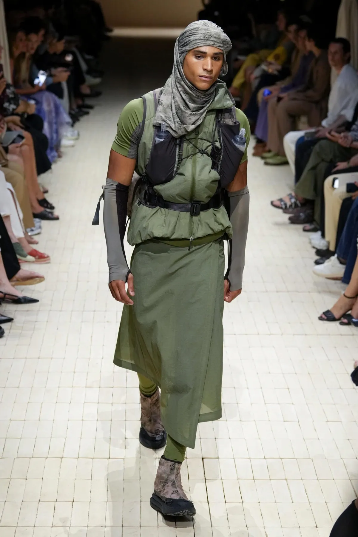 Giorgio Armani dévoile sa collection printemps 2026 d'Emporio Armani, inspirée du Maroc